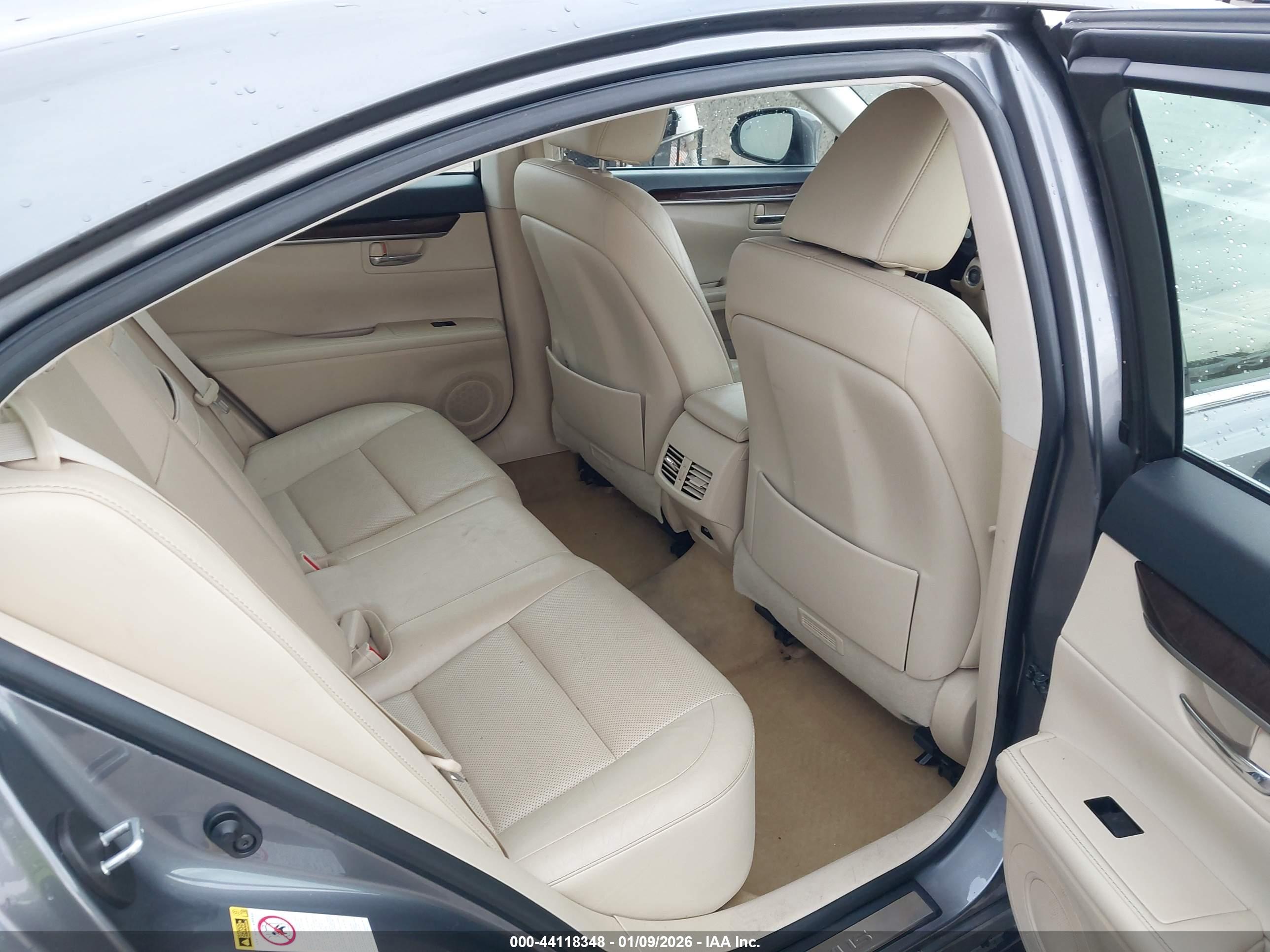 LEXUS ES image 8