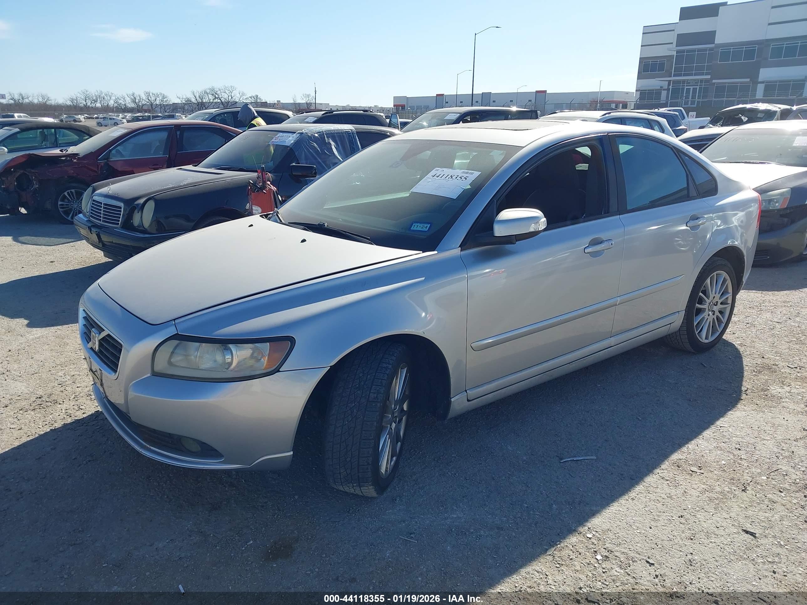 VOLVO S40 image 2
