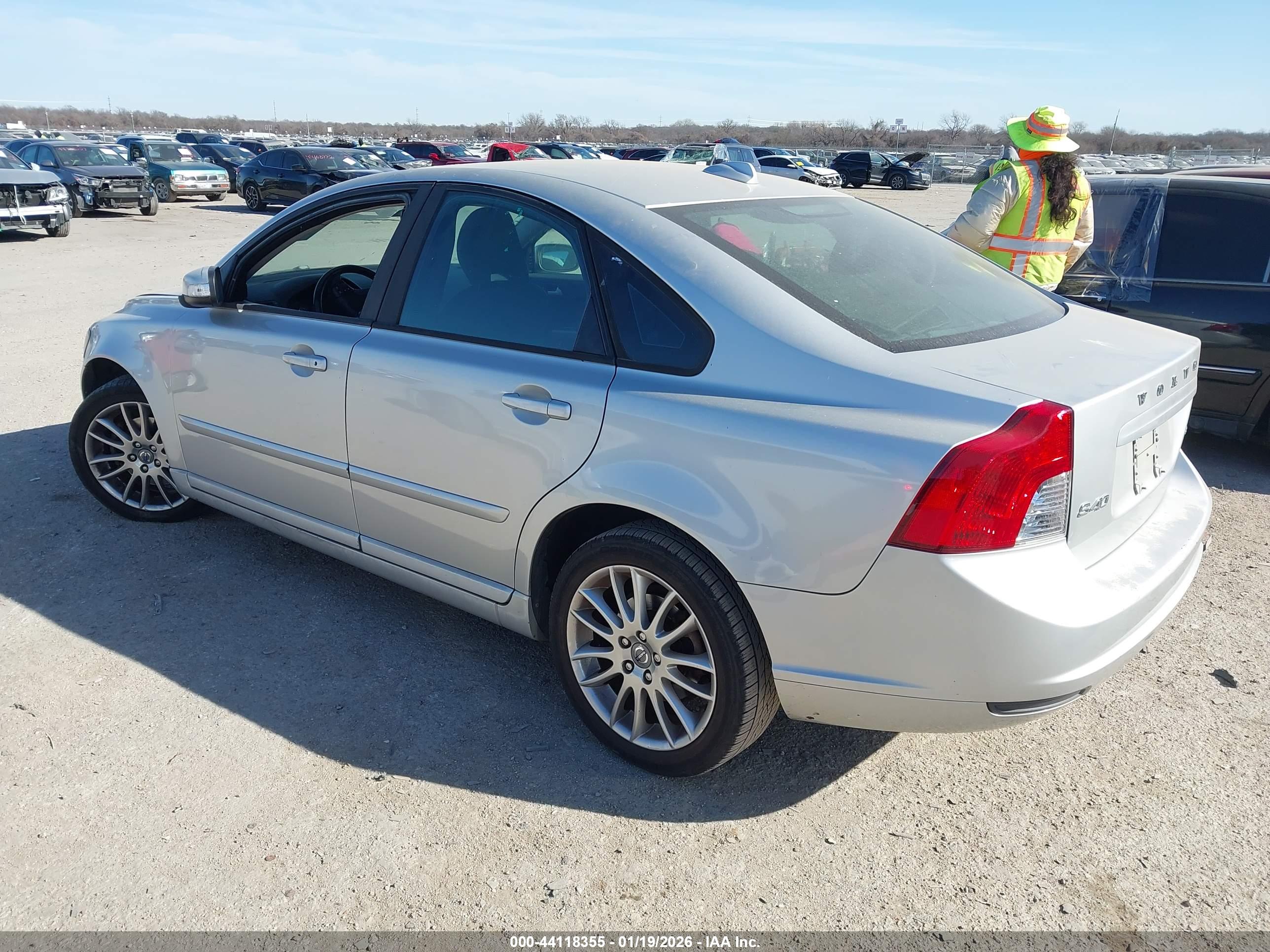 VOLVO S40 image 3