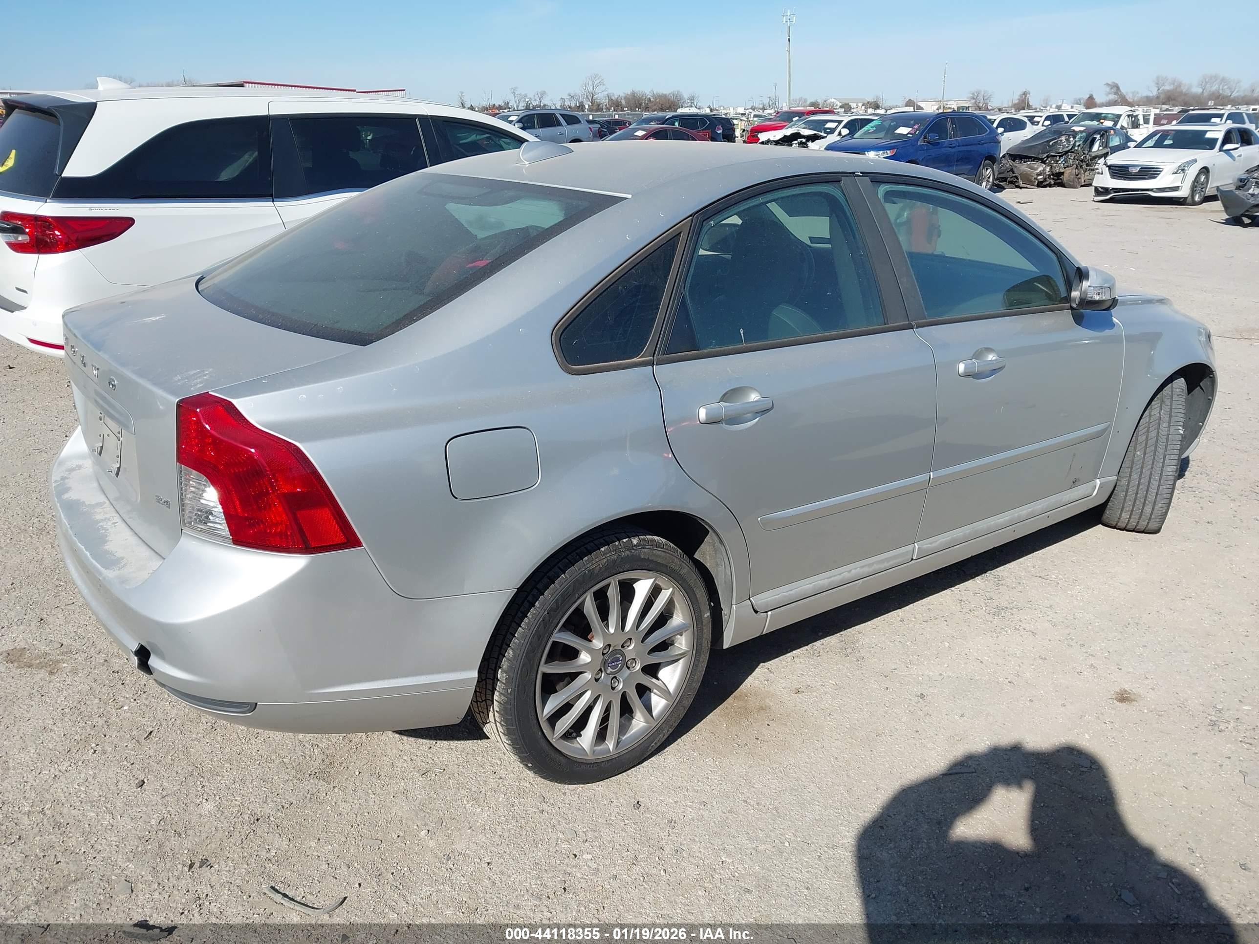 VOLVO S40 image 4