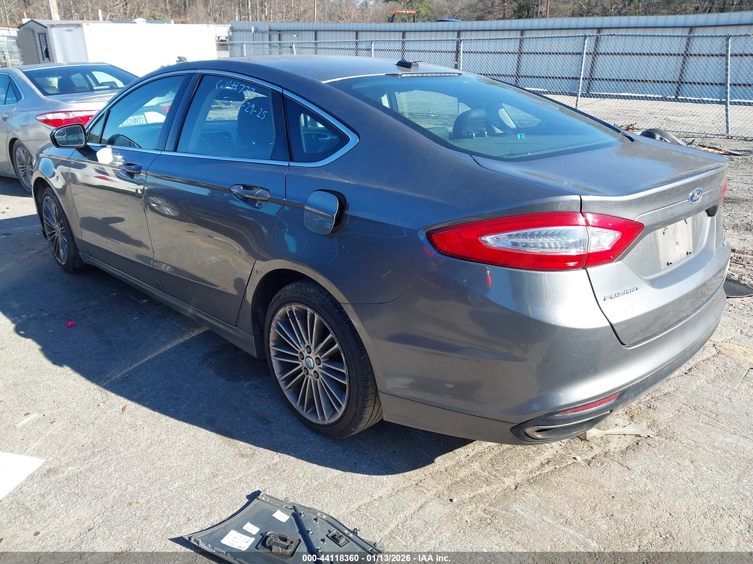 FORD FUSION image 3
