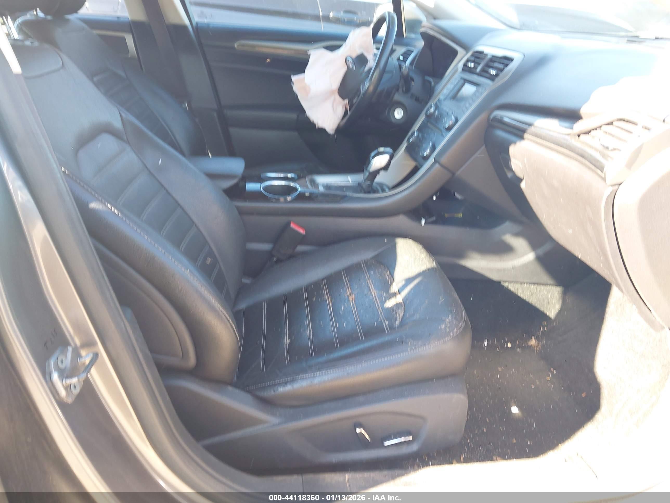 FORD FUSION image 5