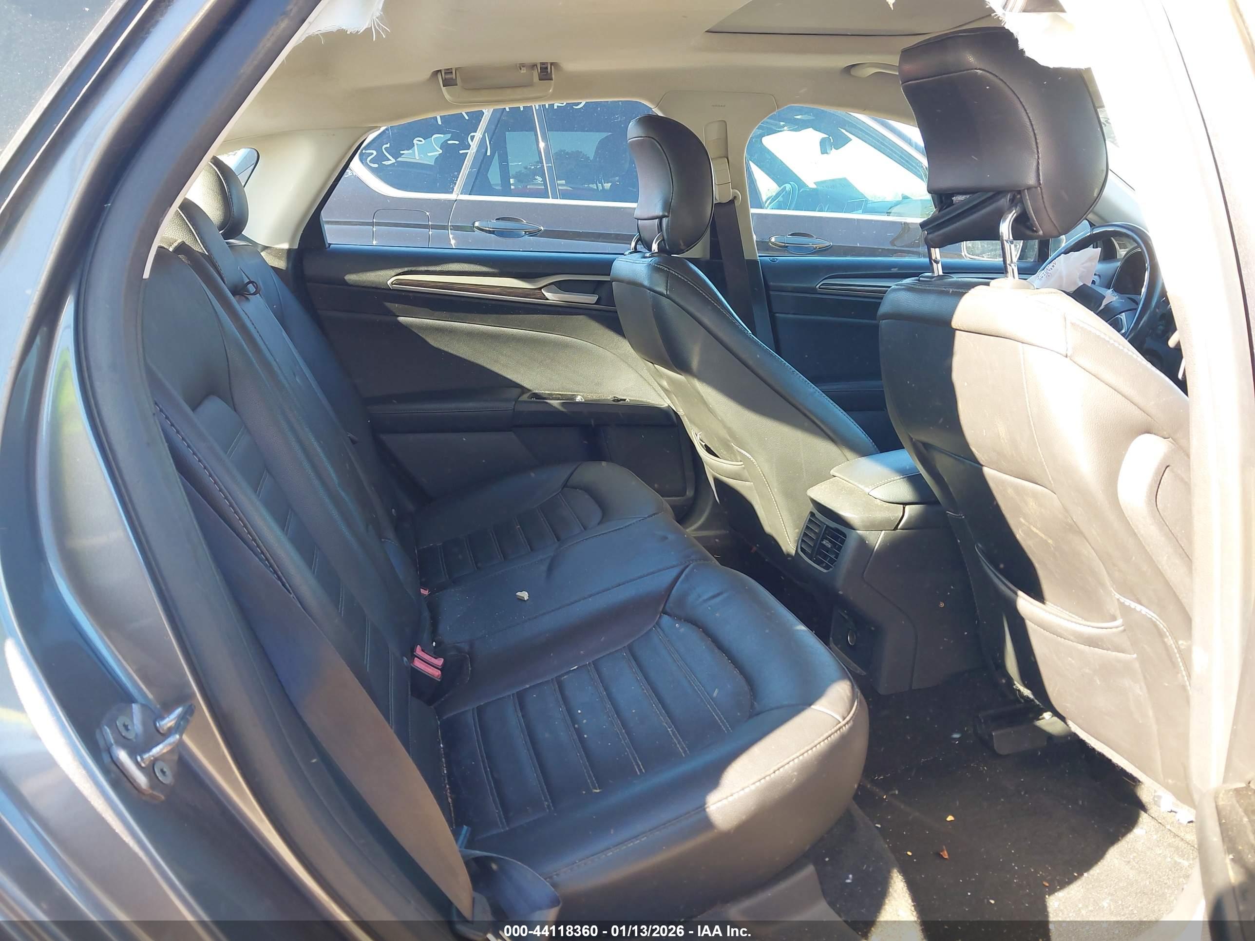 FORD FUSION image 8