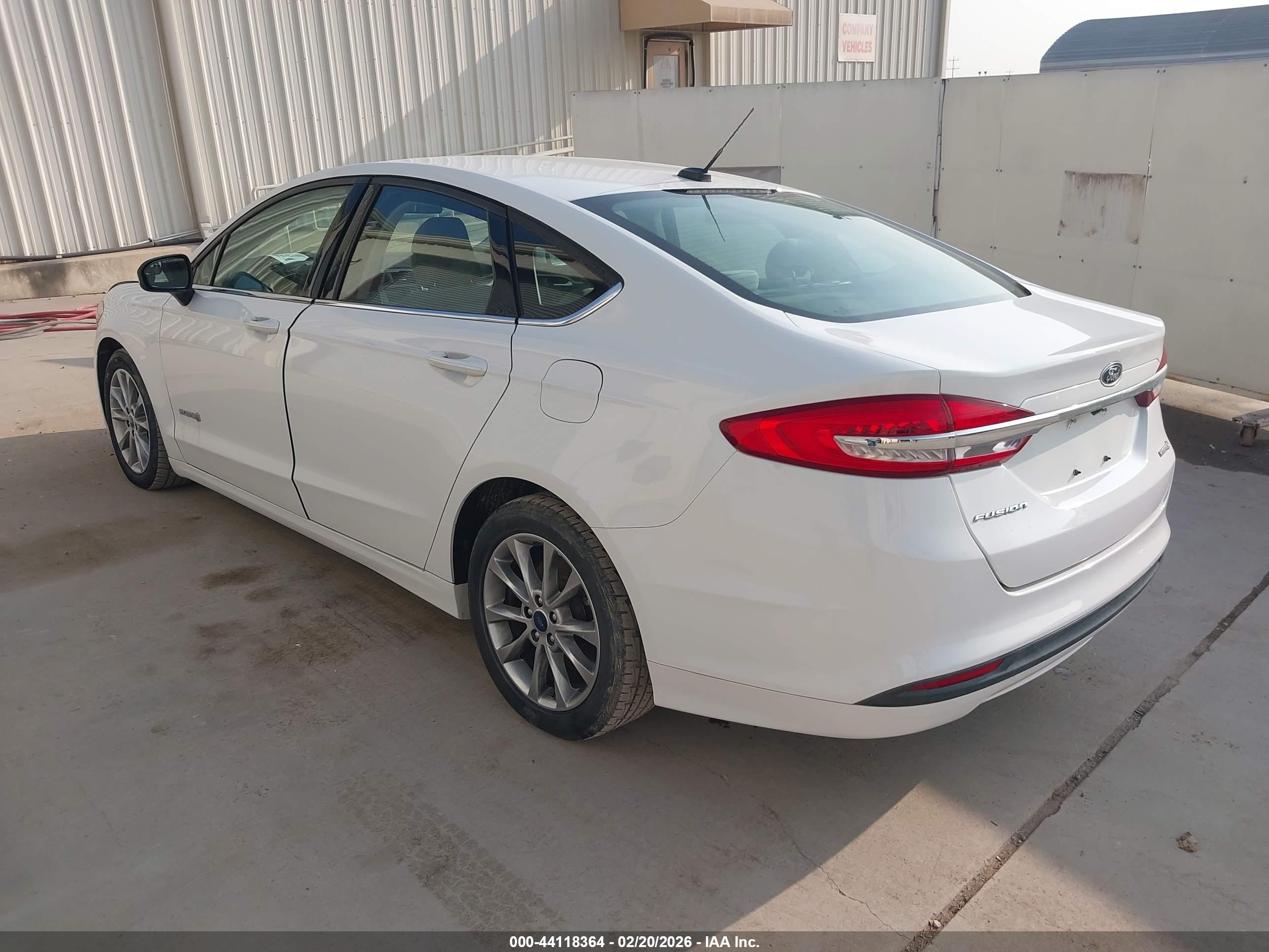 FORD FUSION image 3