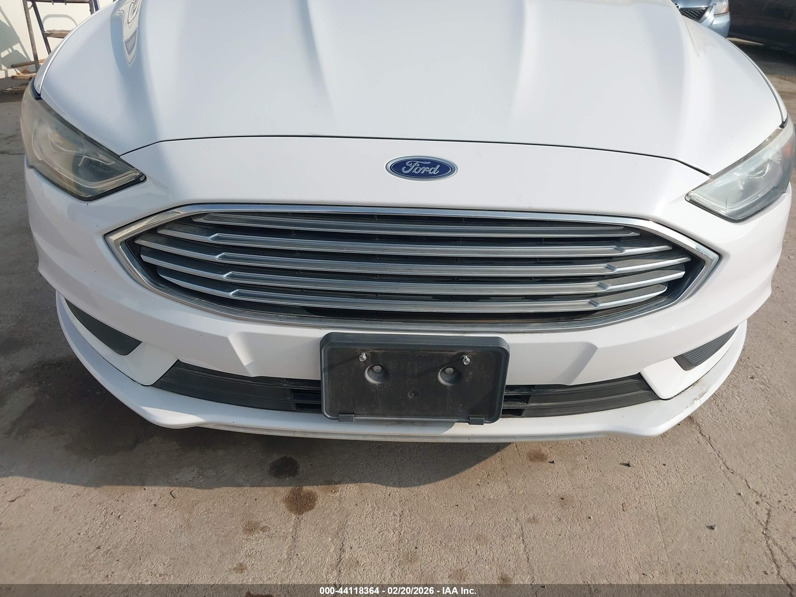 FORD FUSION image 6