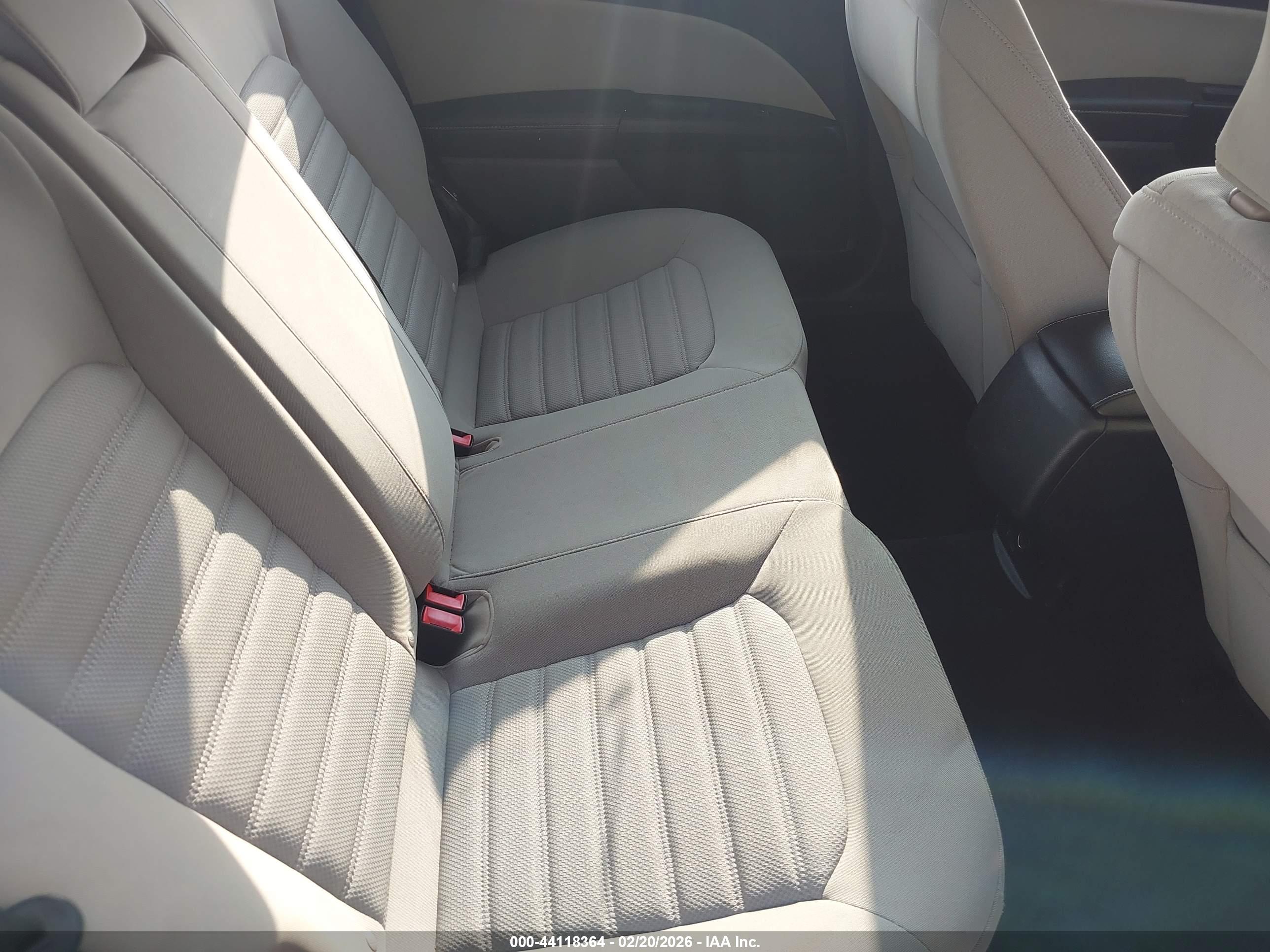 FORD FUSION image 8