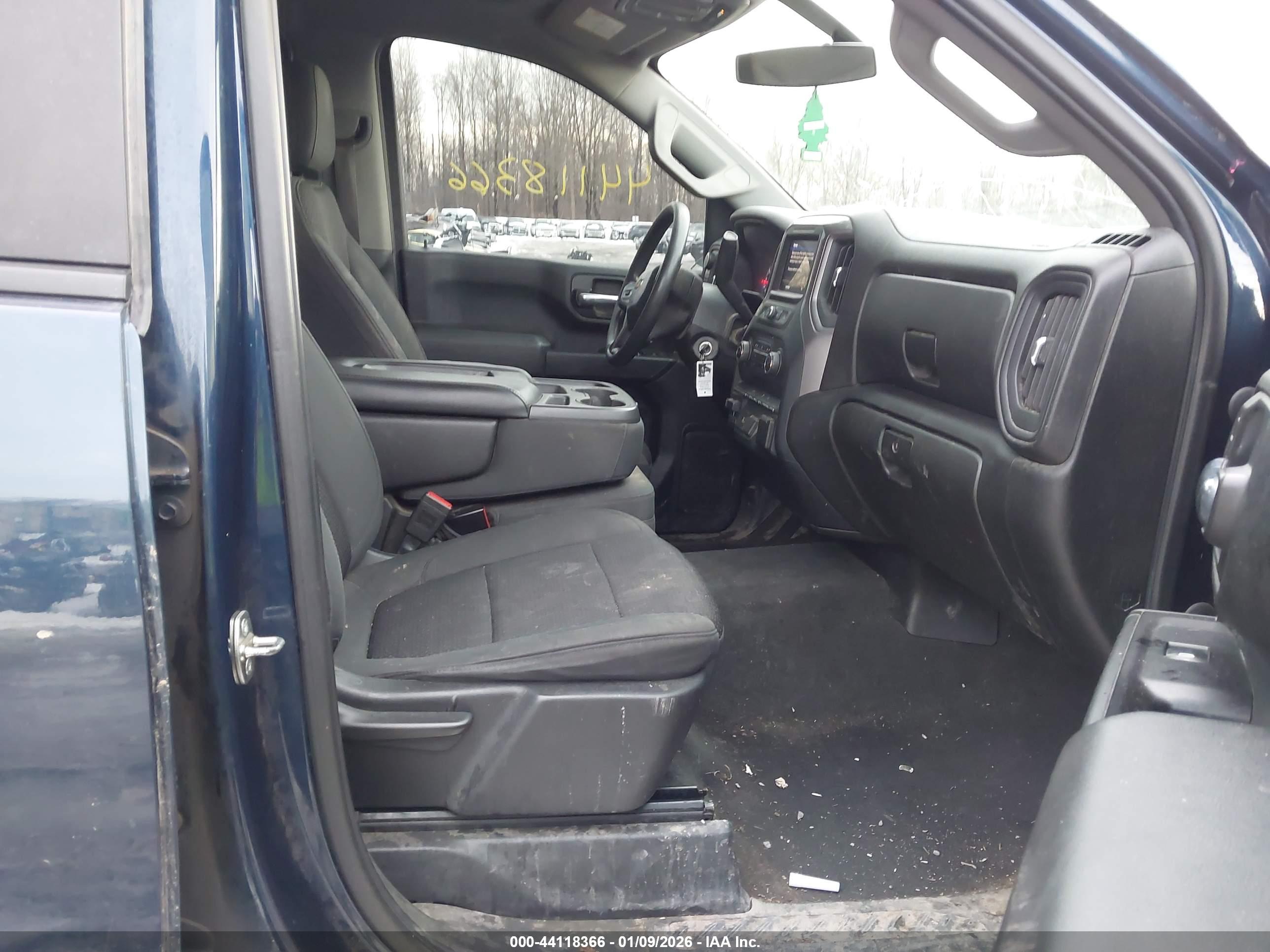 CHEVROLET SILVERADO image 5