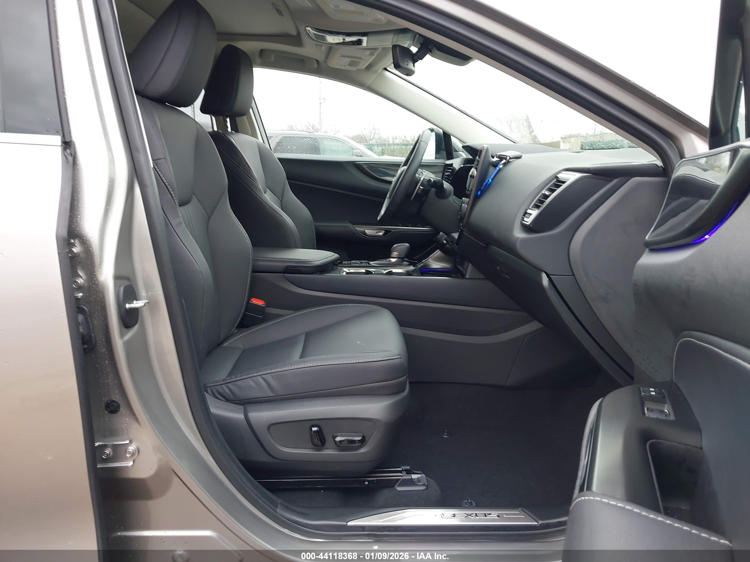 LEXUS NX image 5