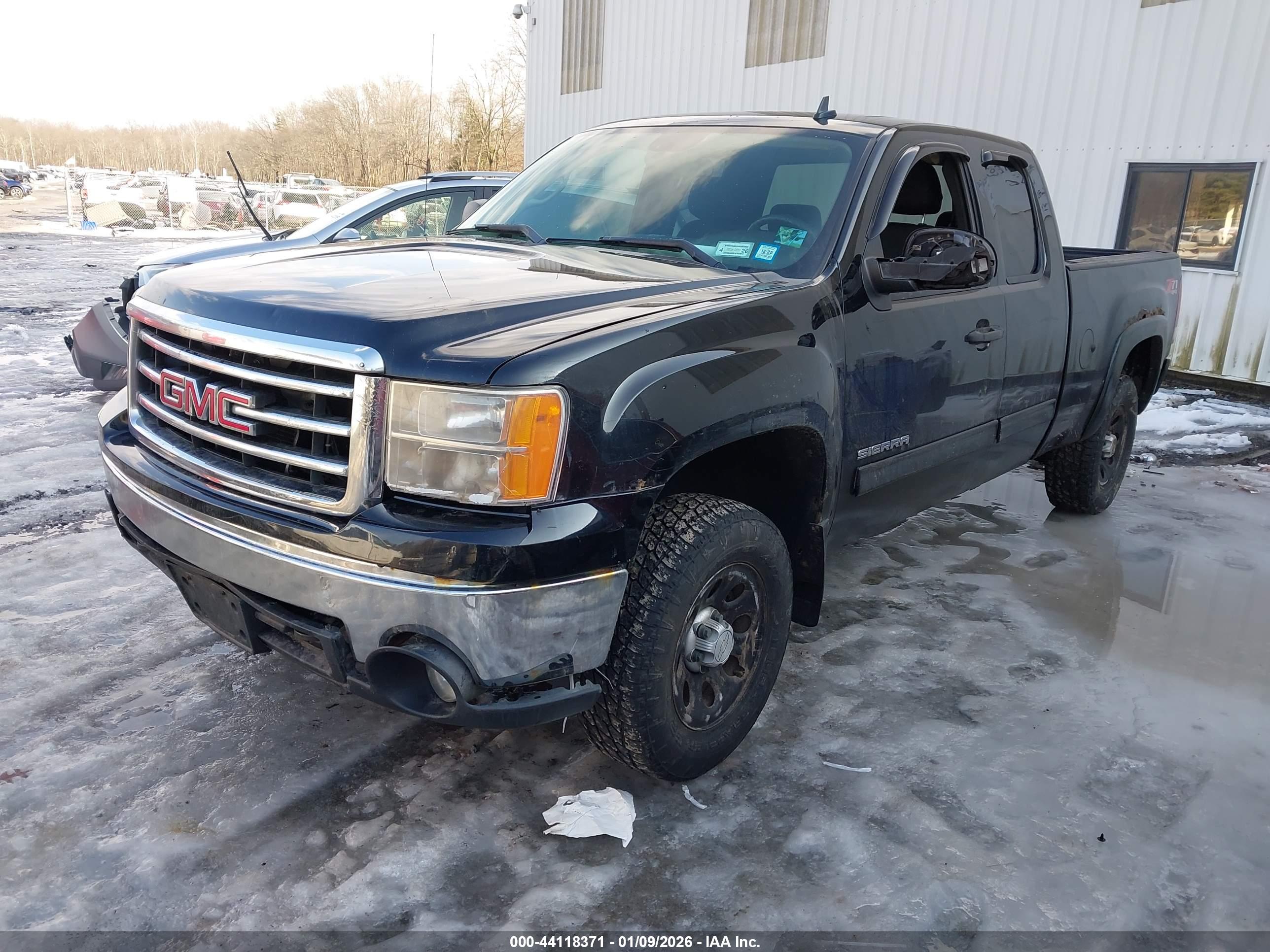 GMC SIERRA image 2