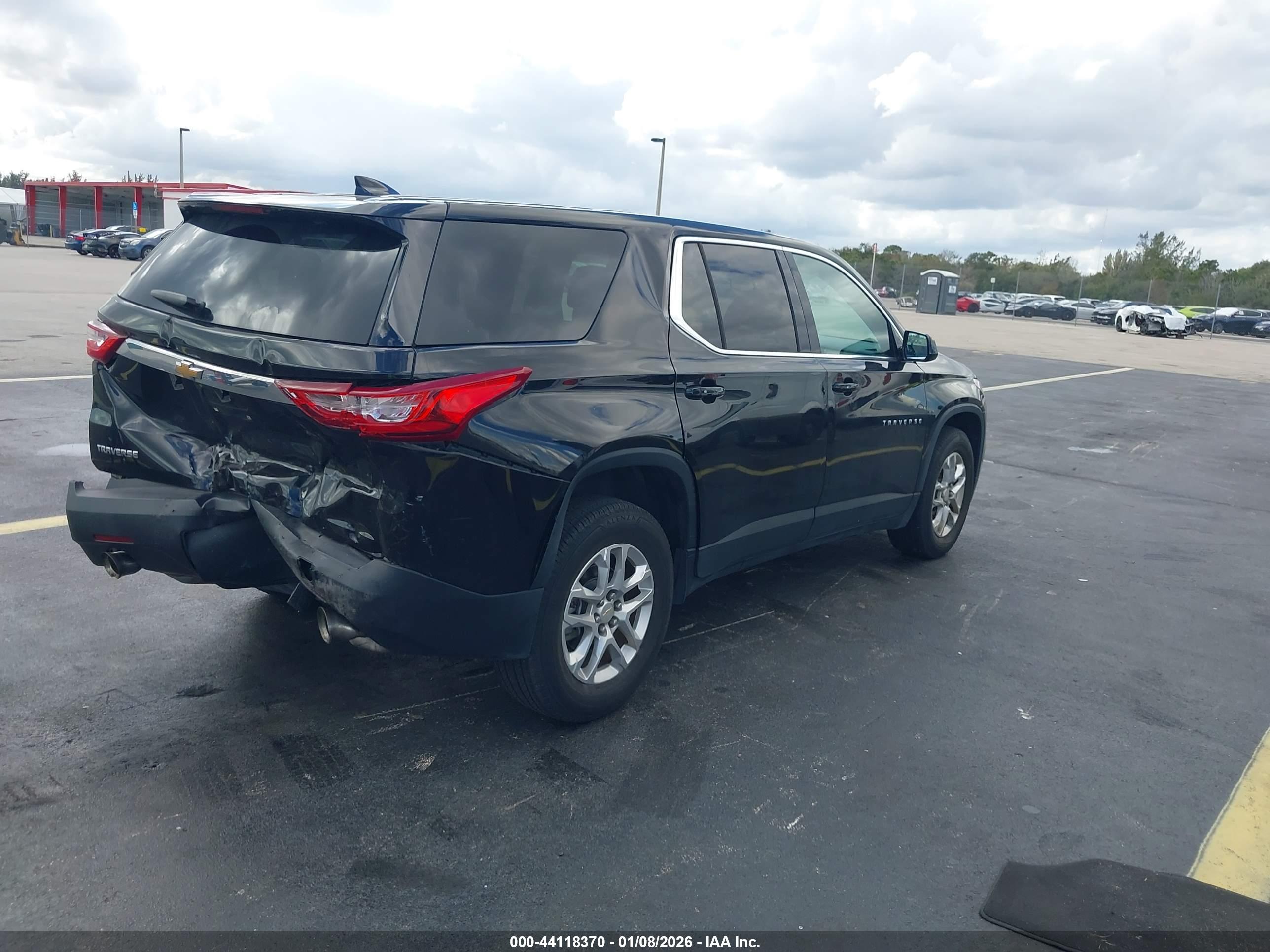 CHEVROLET TRAVERSE image 4