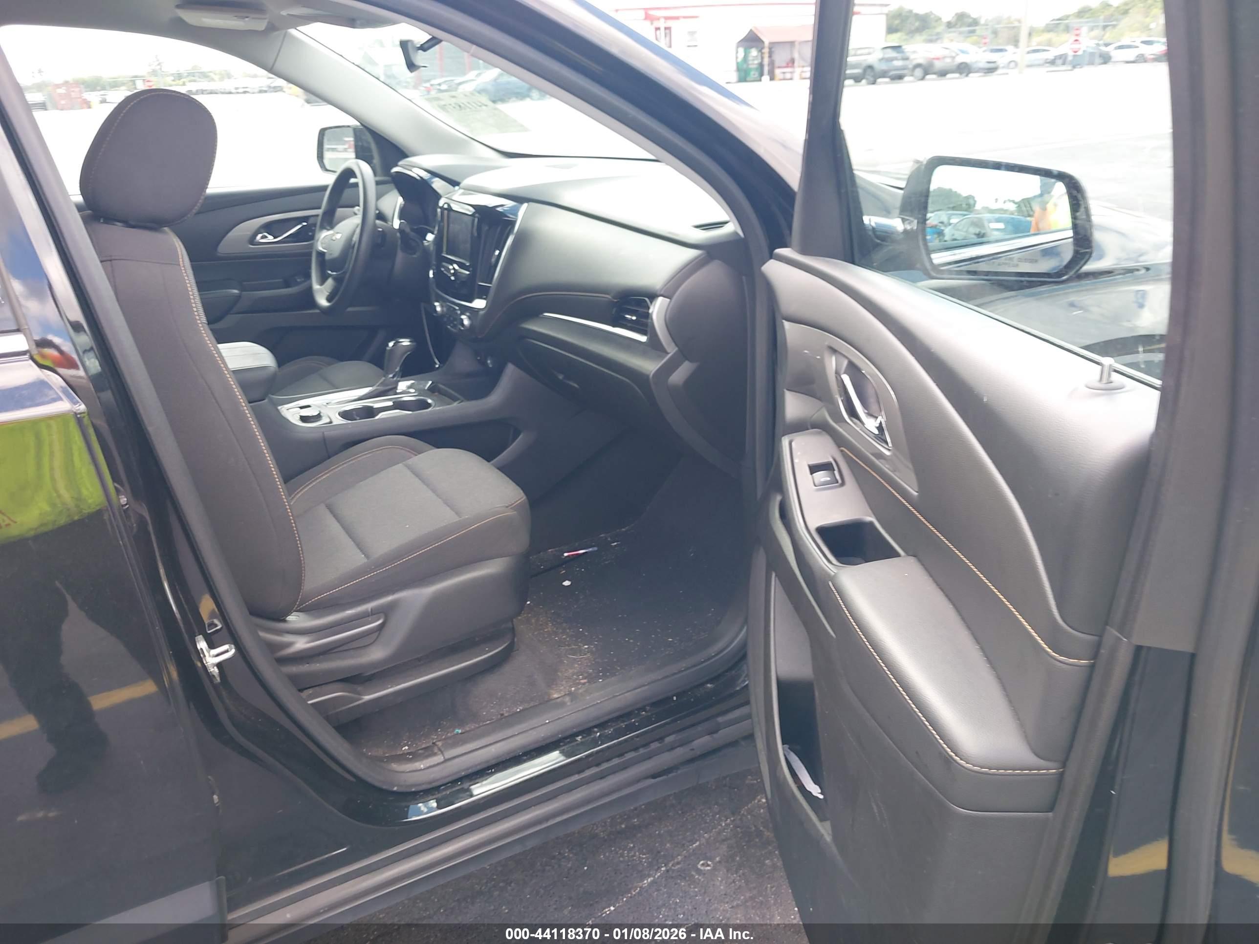 CHEVROLET TRAVERSE image 5