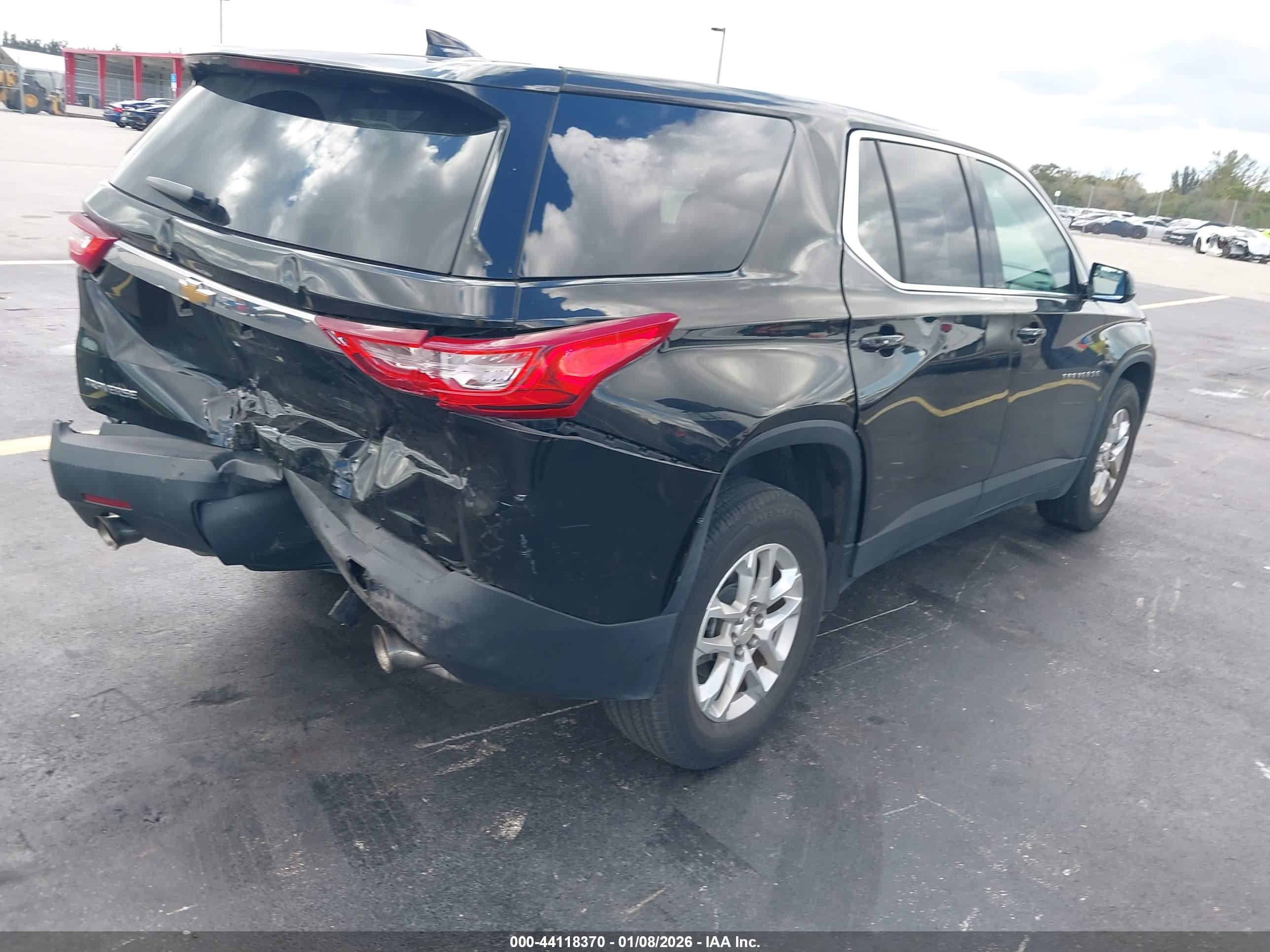 CHEVROLET TRAVERSE image 6