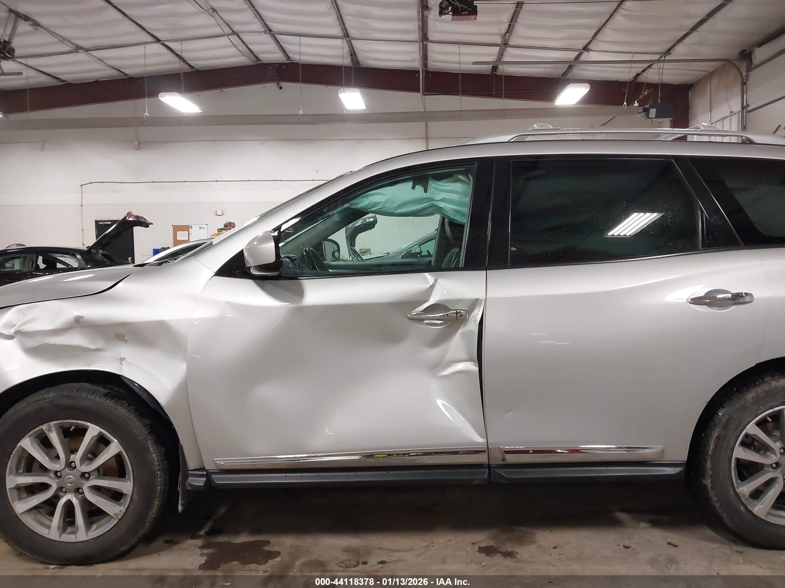 NISSAN PATHFINDER image 6