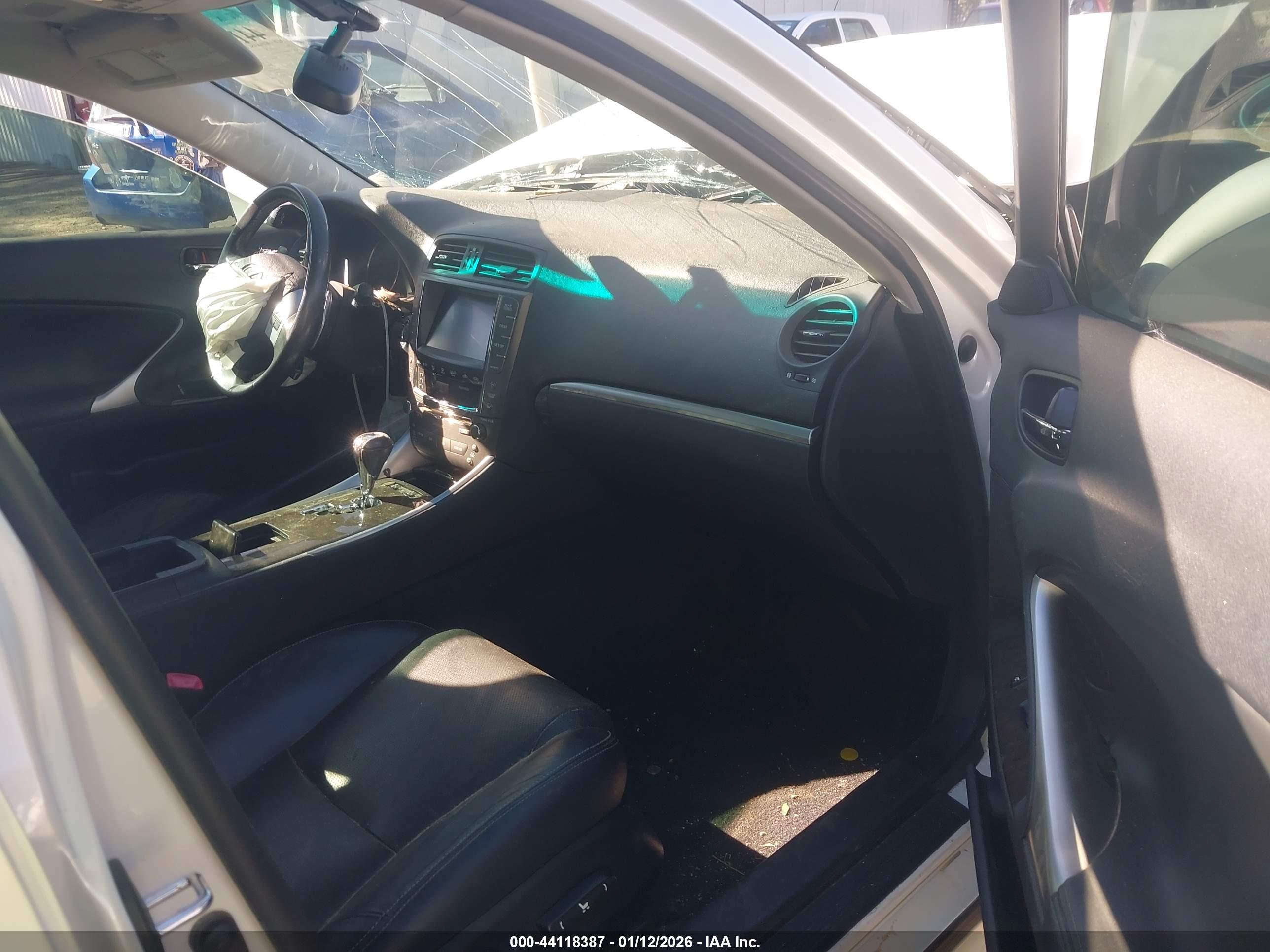 LEXUS IS image 5