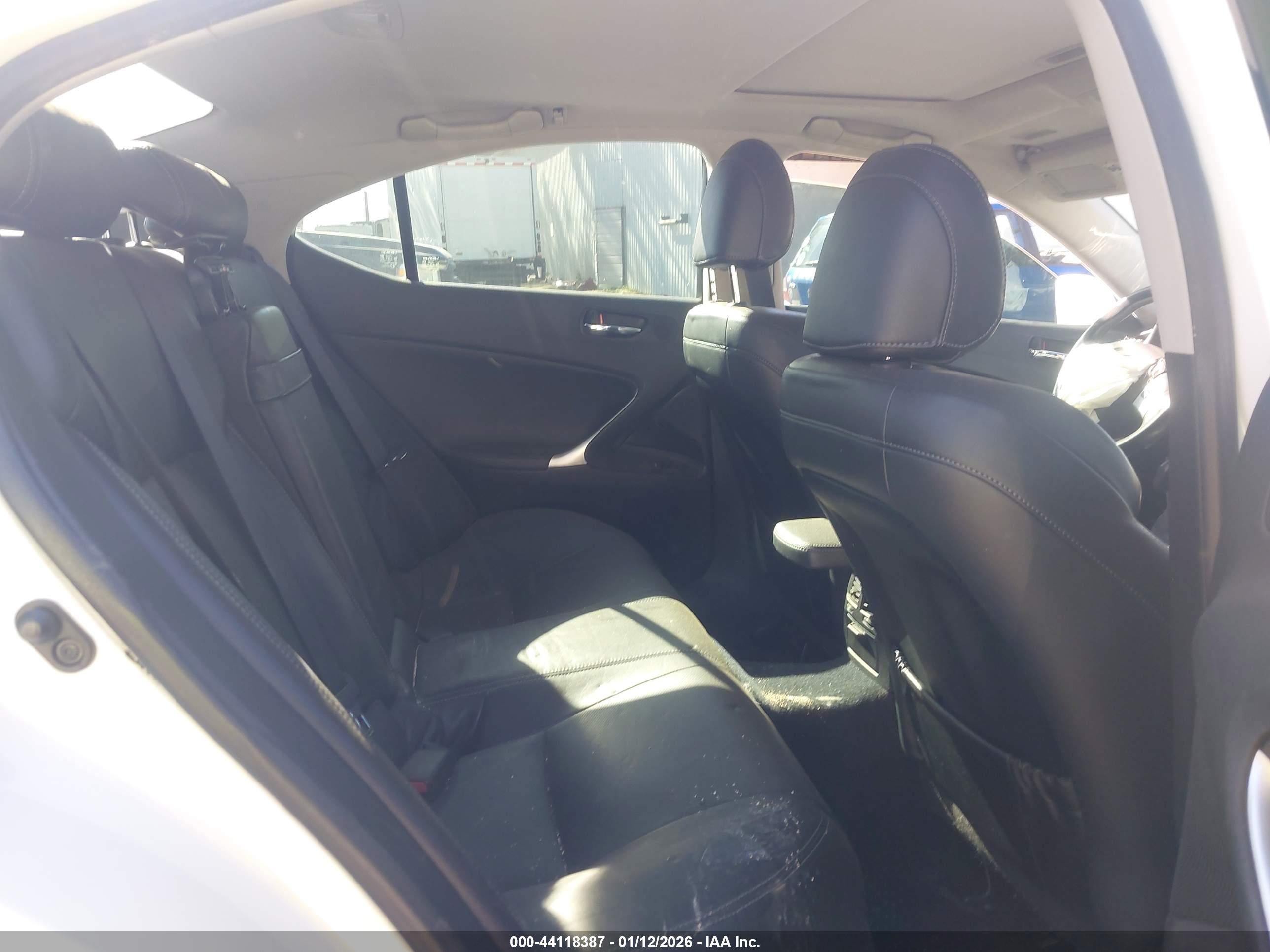 LEXUS IS image 8