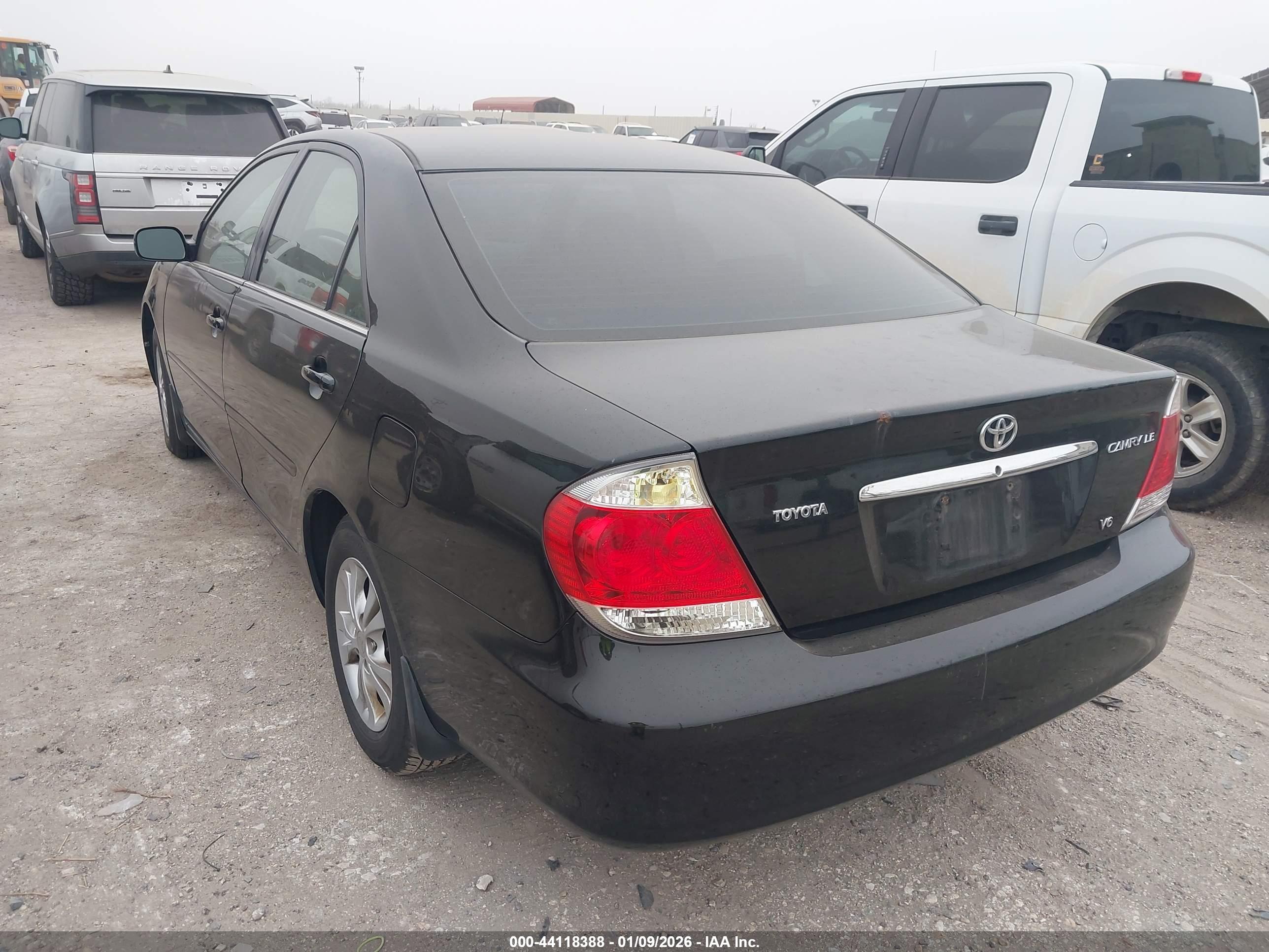 TOYOTA CAMRY image 3