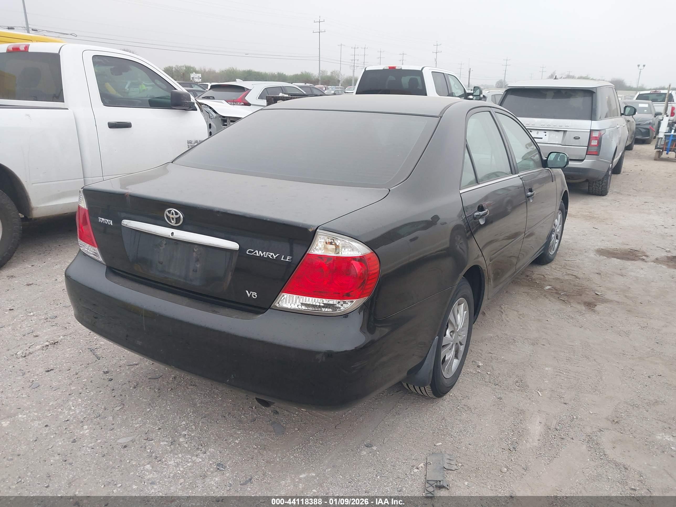 TOYOTA CAMRY image 4