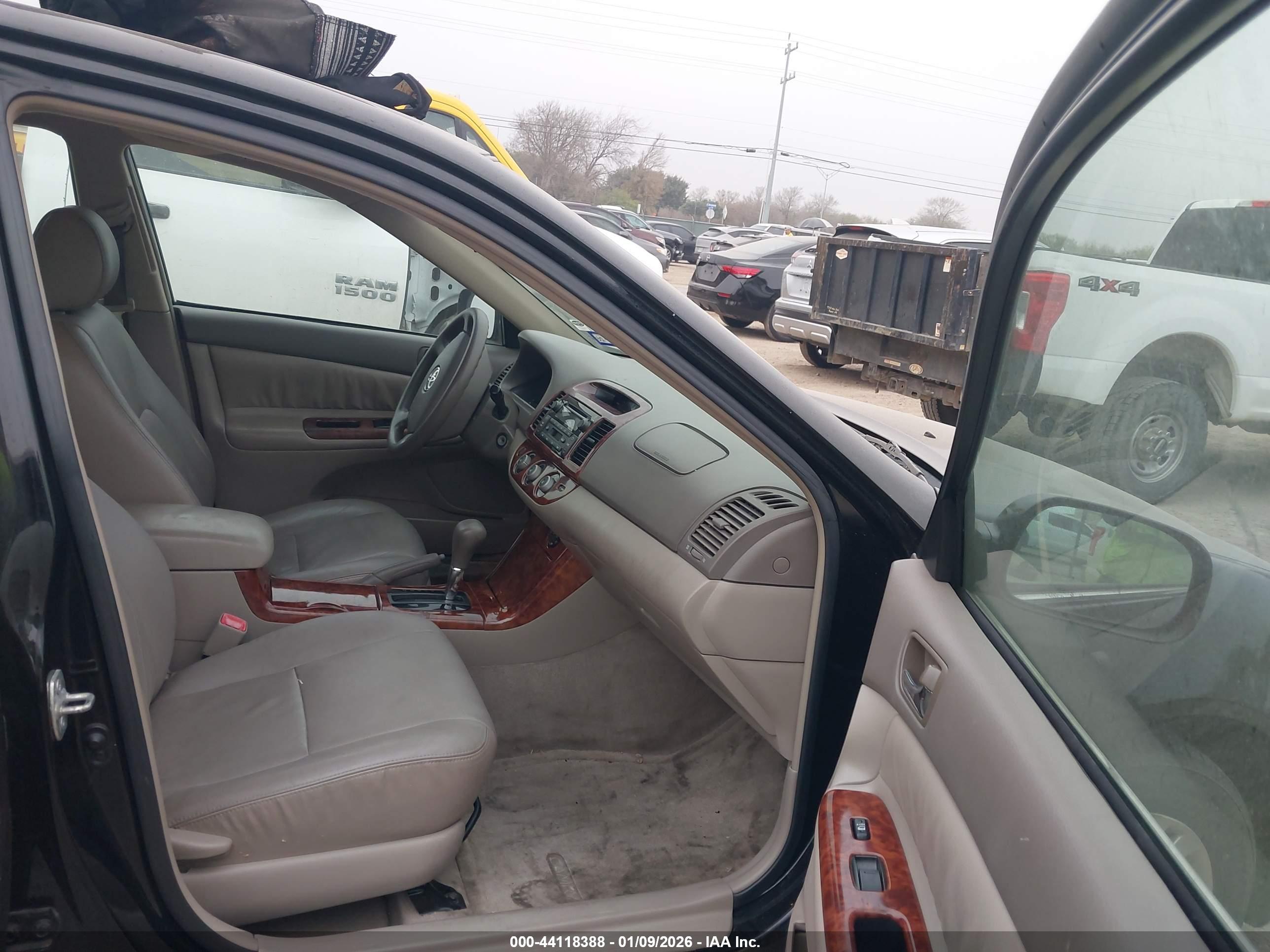 TOYOTA CAMRY image 5