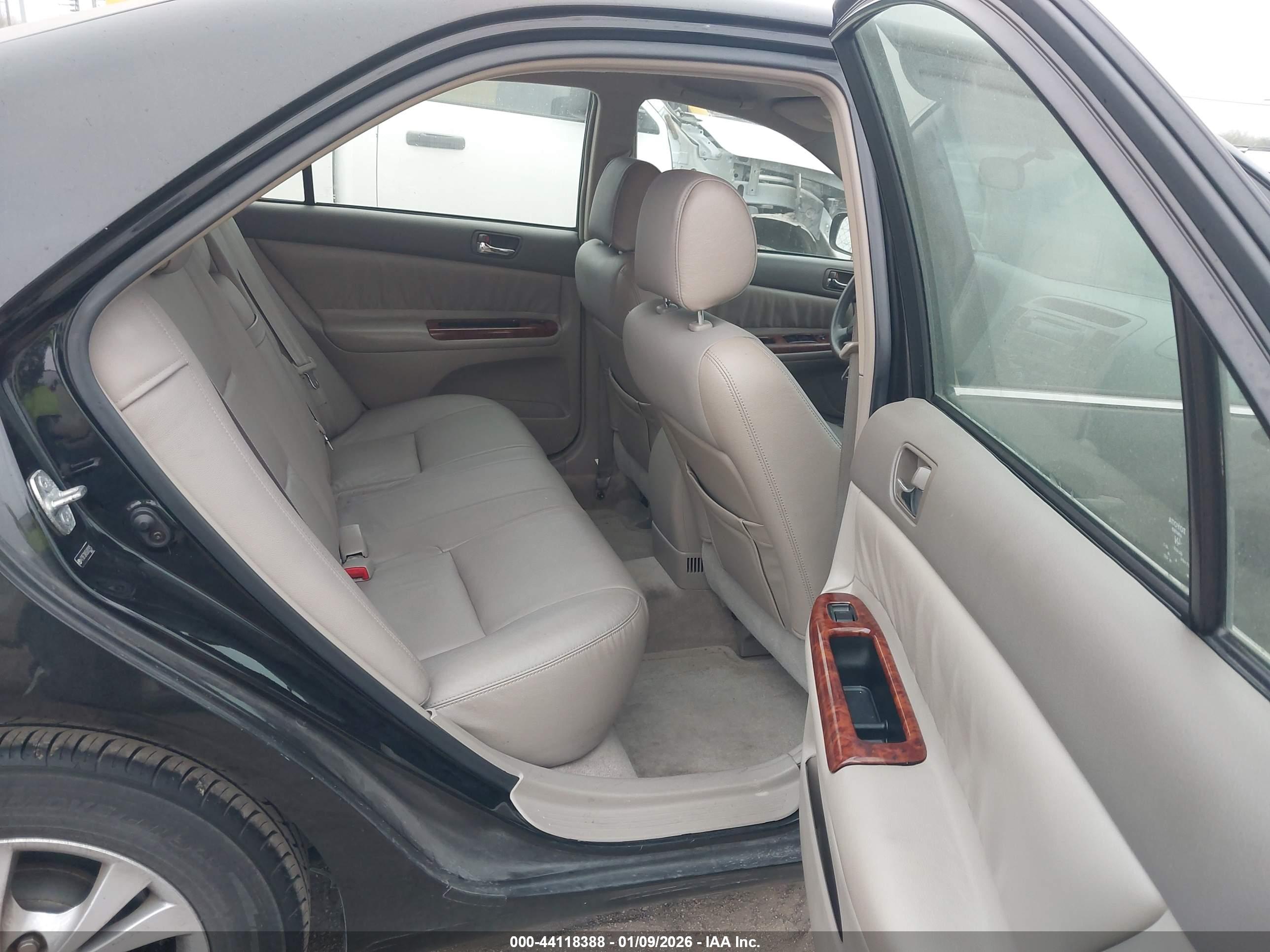 TOYOTA CAMRY image 8