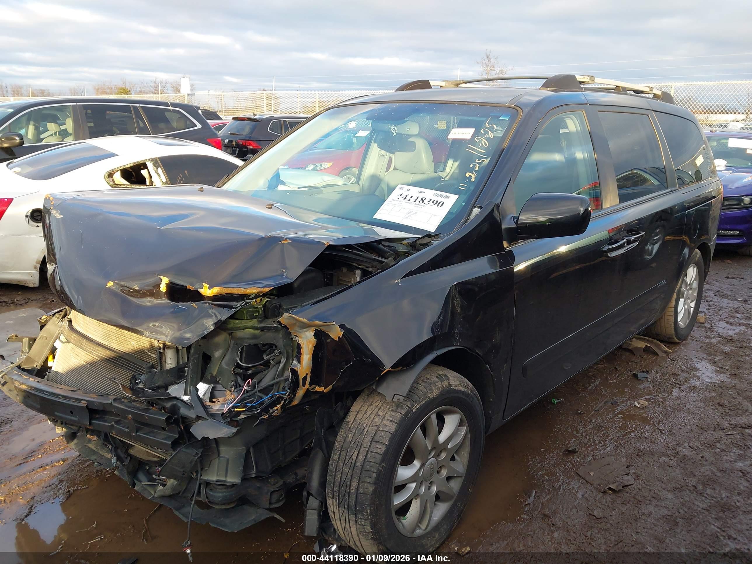 KIA SEDONA image 2