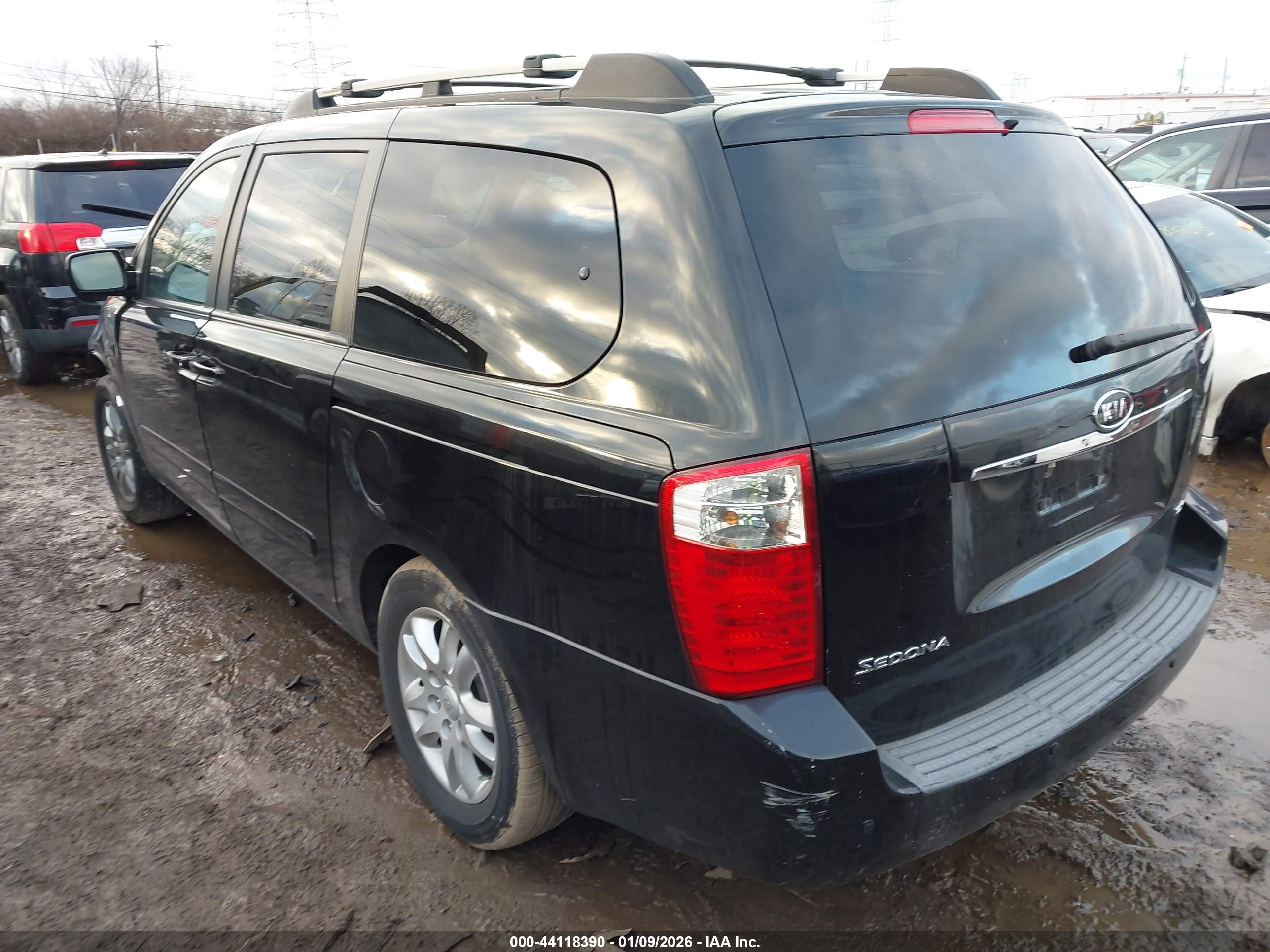 KIA SEDONA image 3
