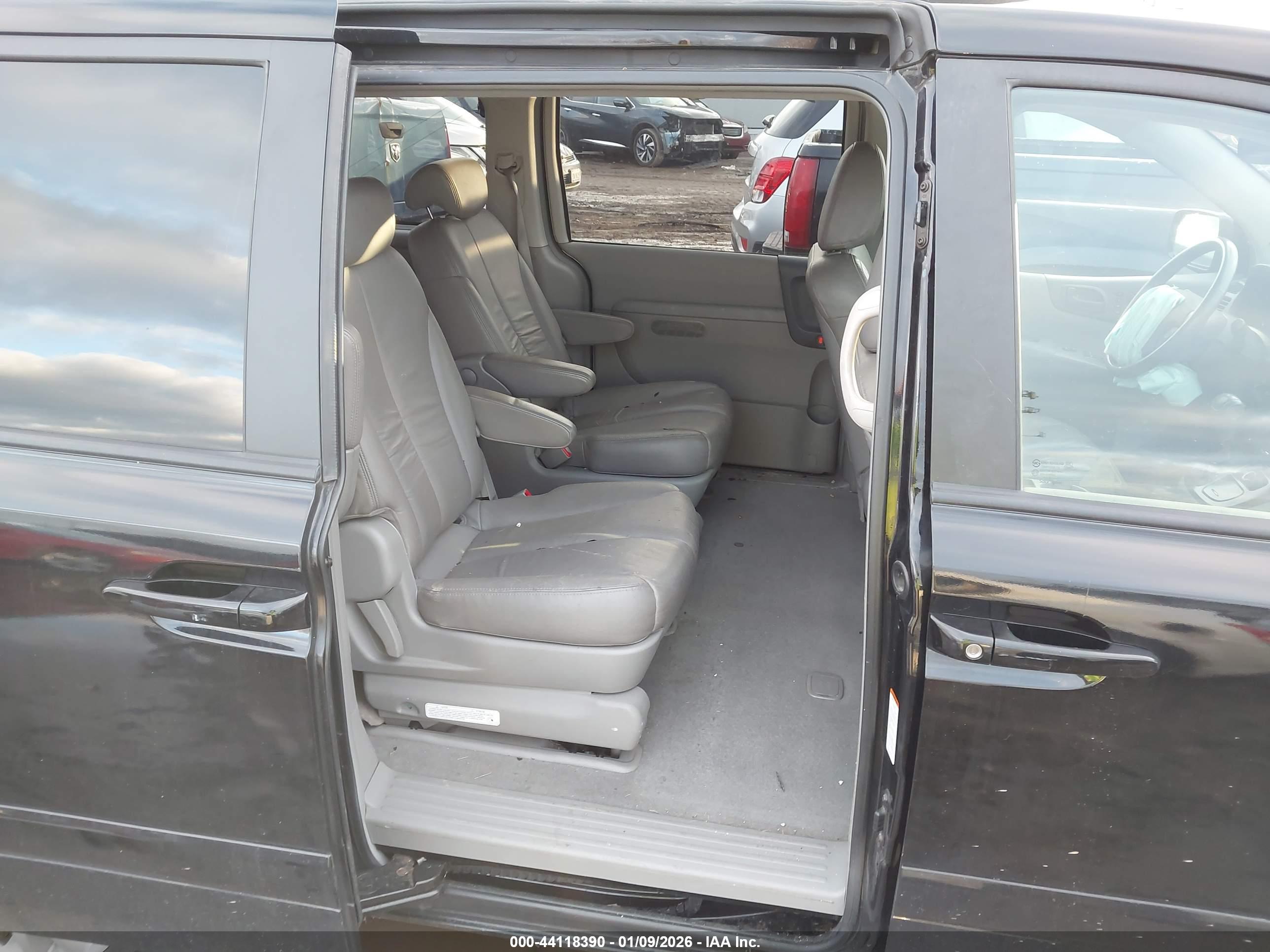 KIA SEDONA image 8