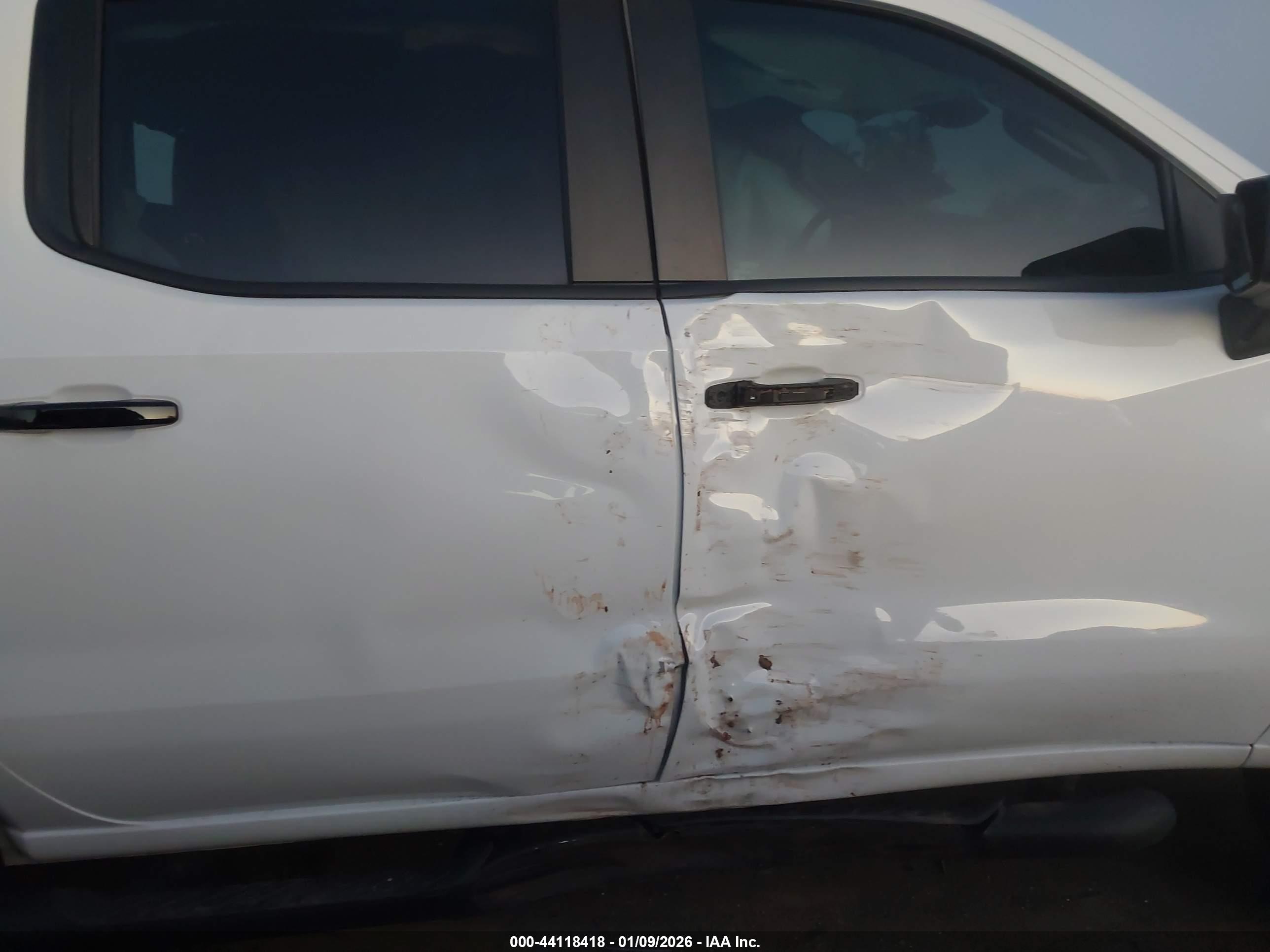 CHEVROLET SILVERADO image 6
