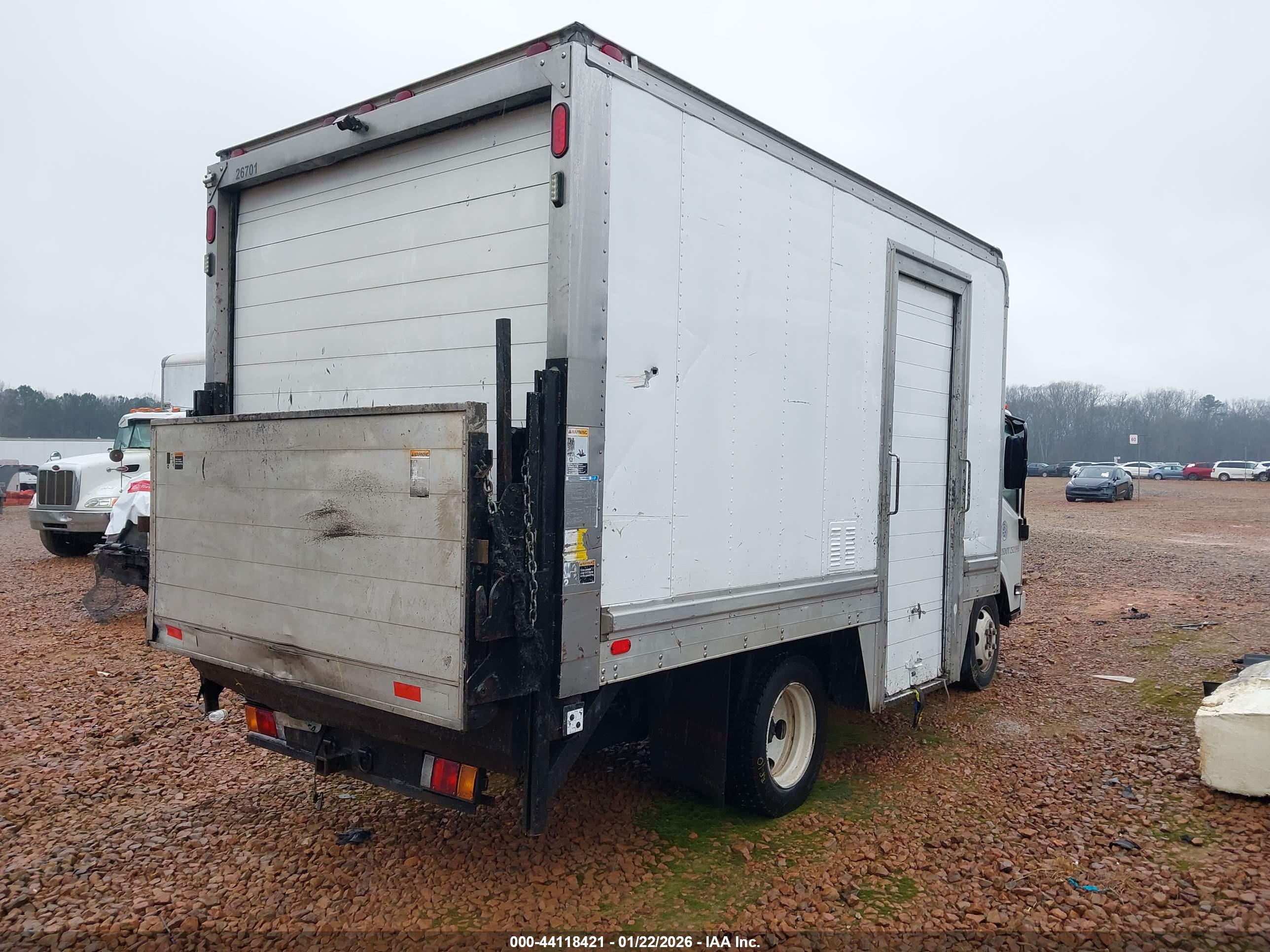 ISUZU NQR image 4