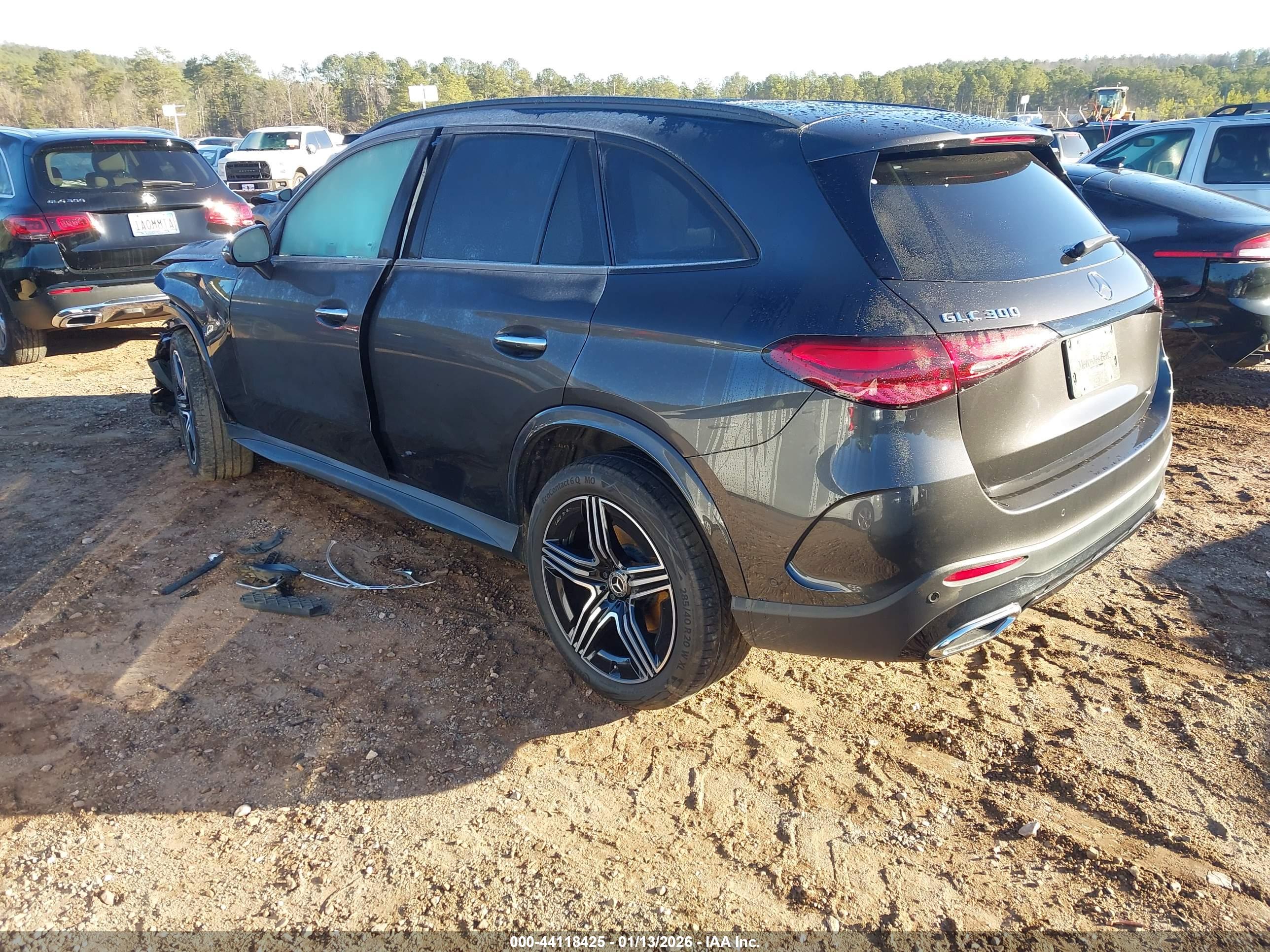 MERCEDES-BENZ GLC image 3