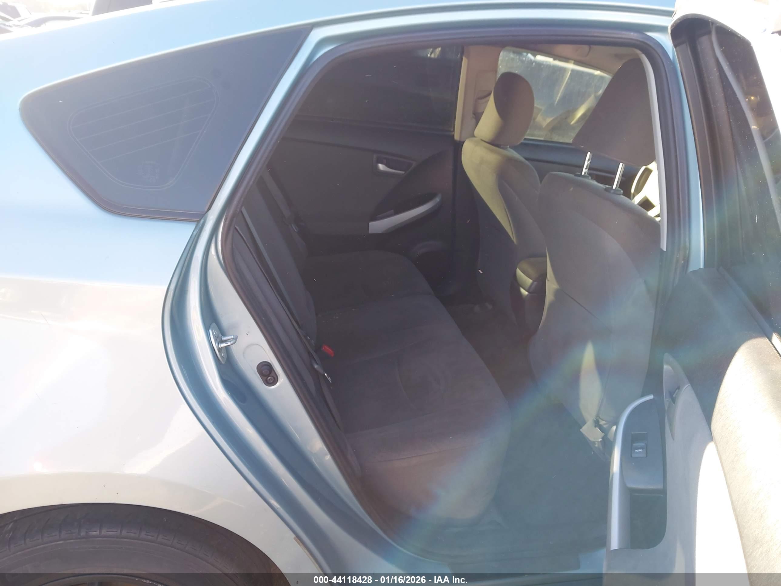 TOYOTA PRIUS image 8