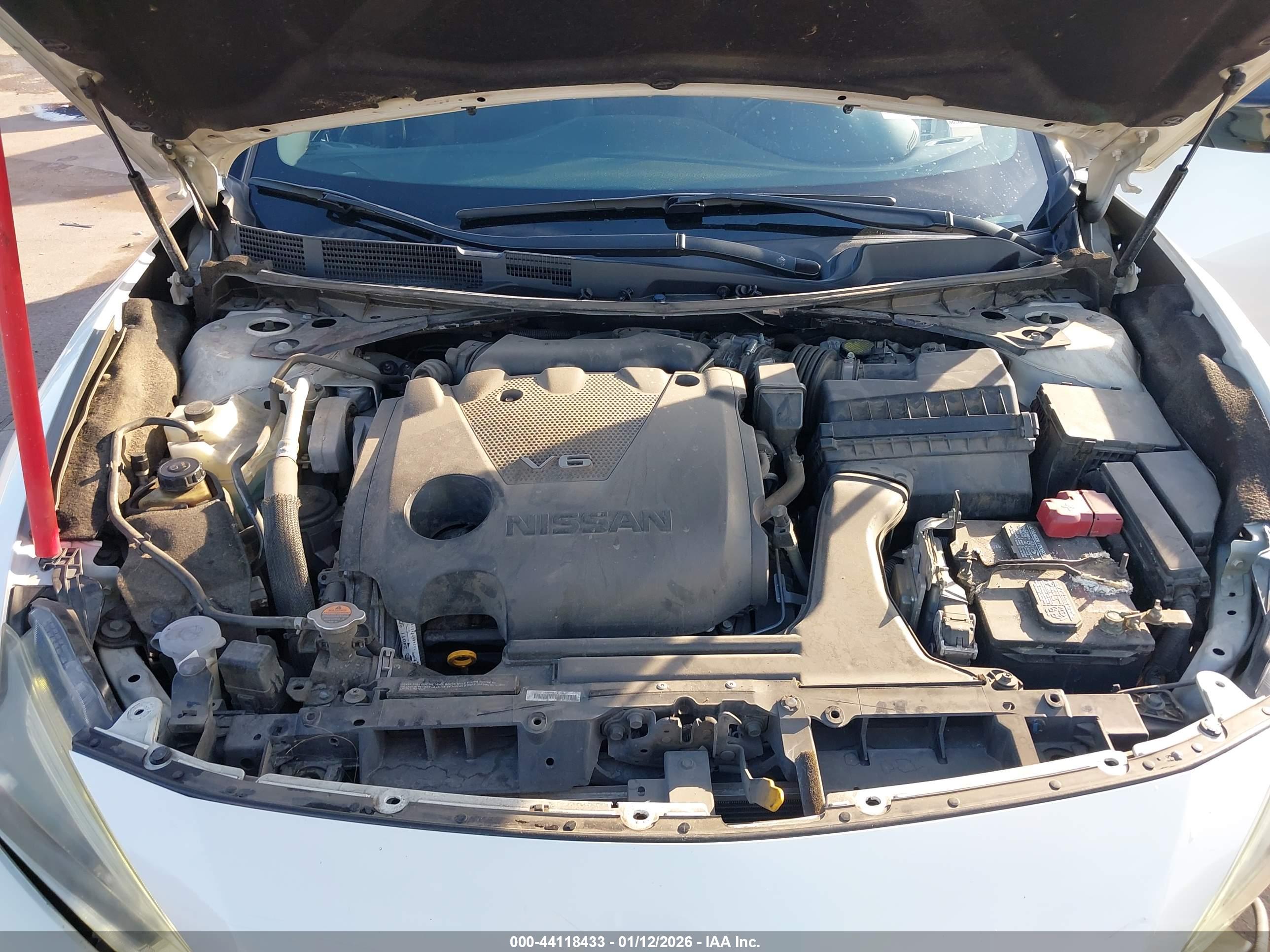 NISSAN MAXIMA image 10