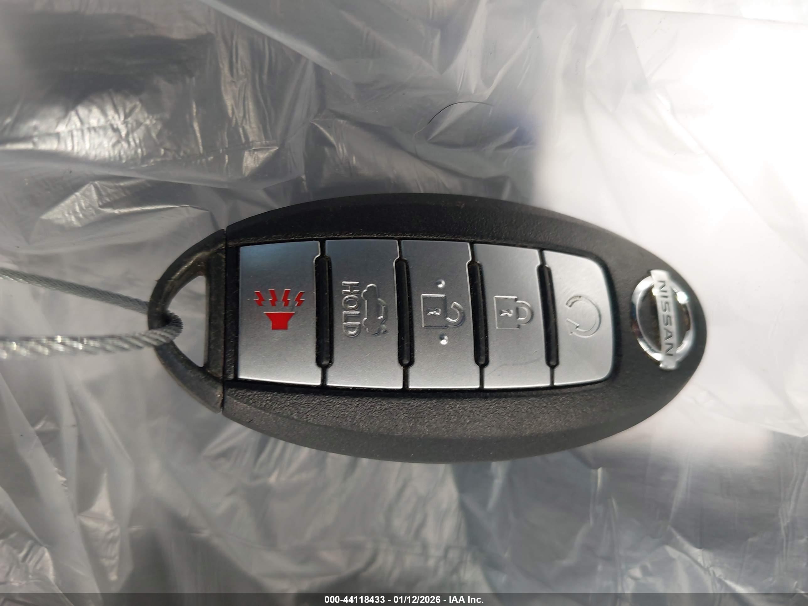 NISSAN MAXIMA image 11