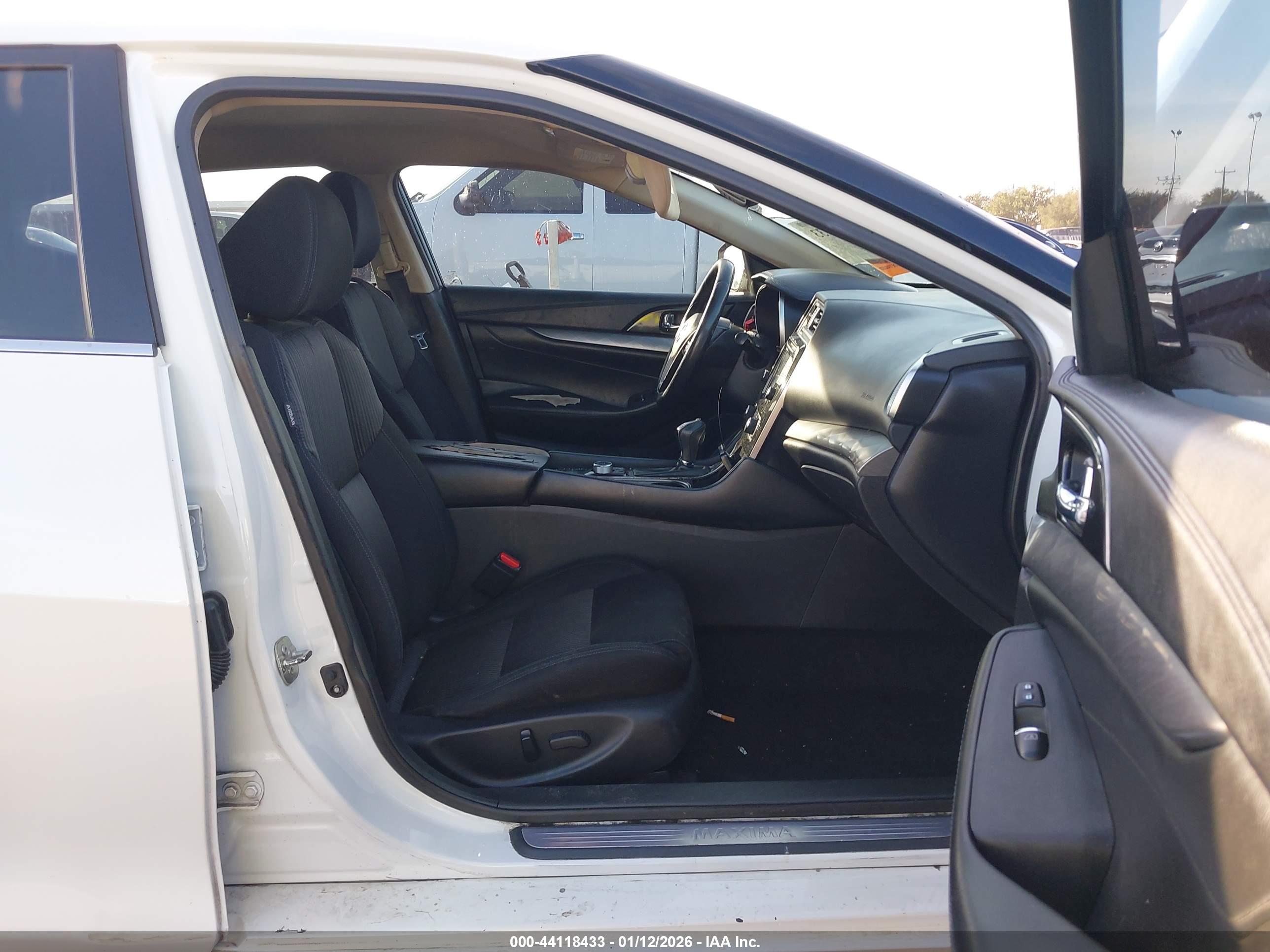 NISSAN MAXIMA image 5