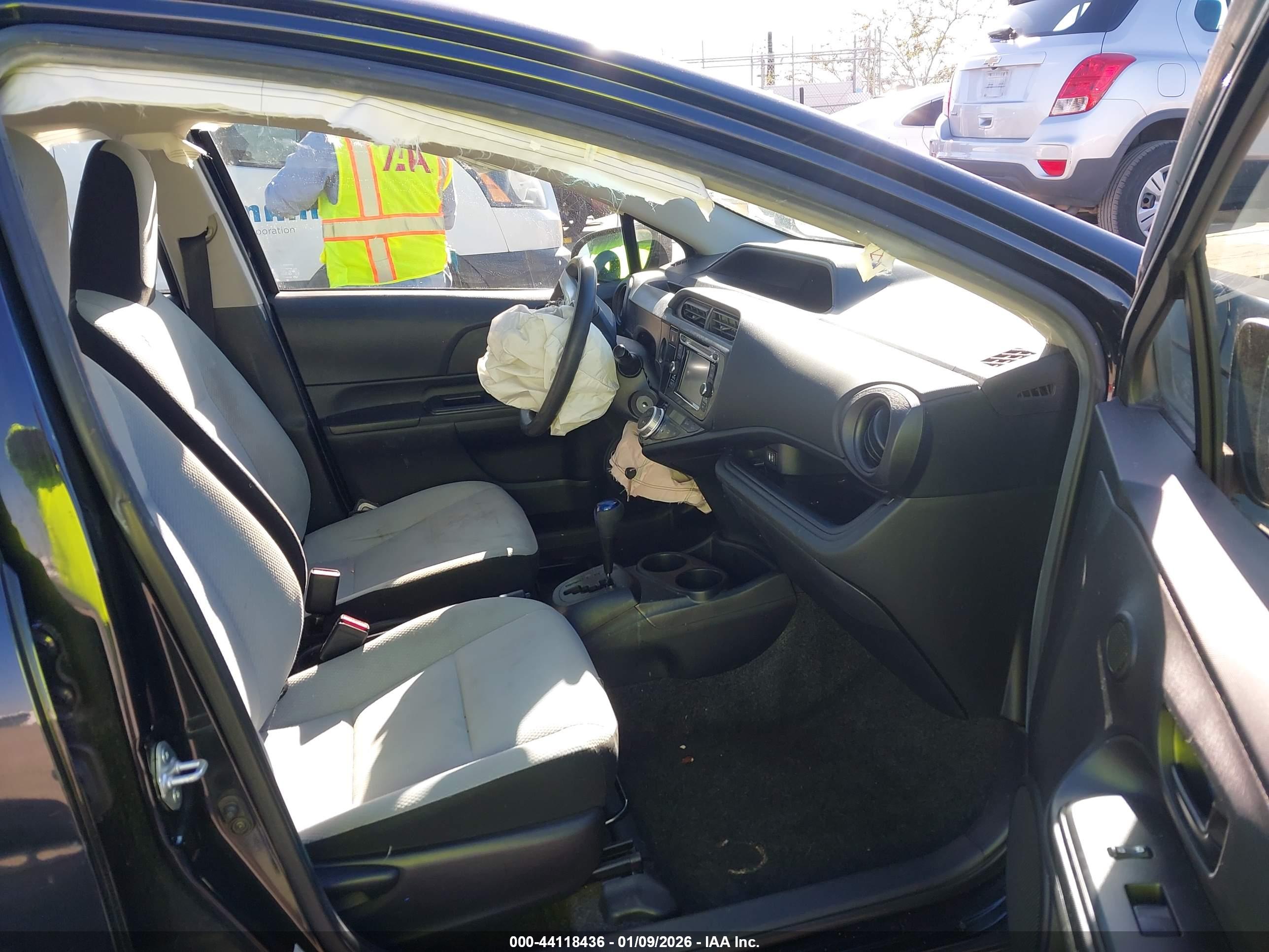 TOYOTA PRIUS image 5