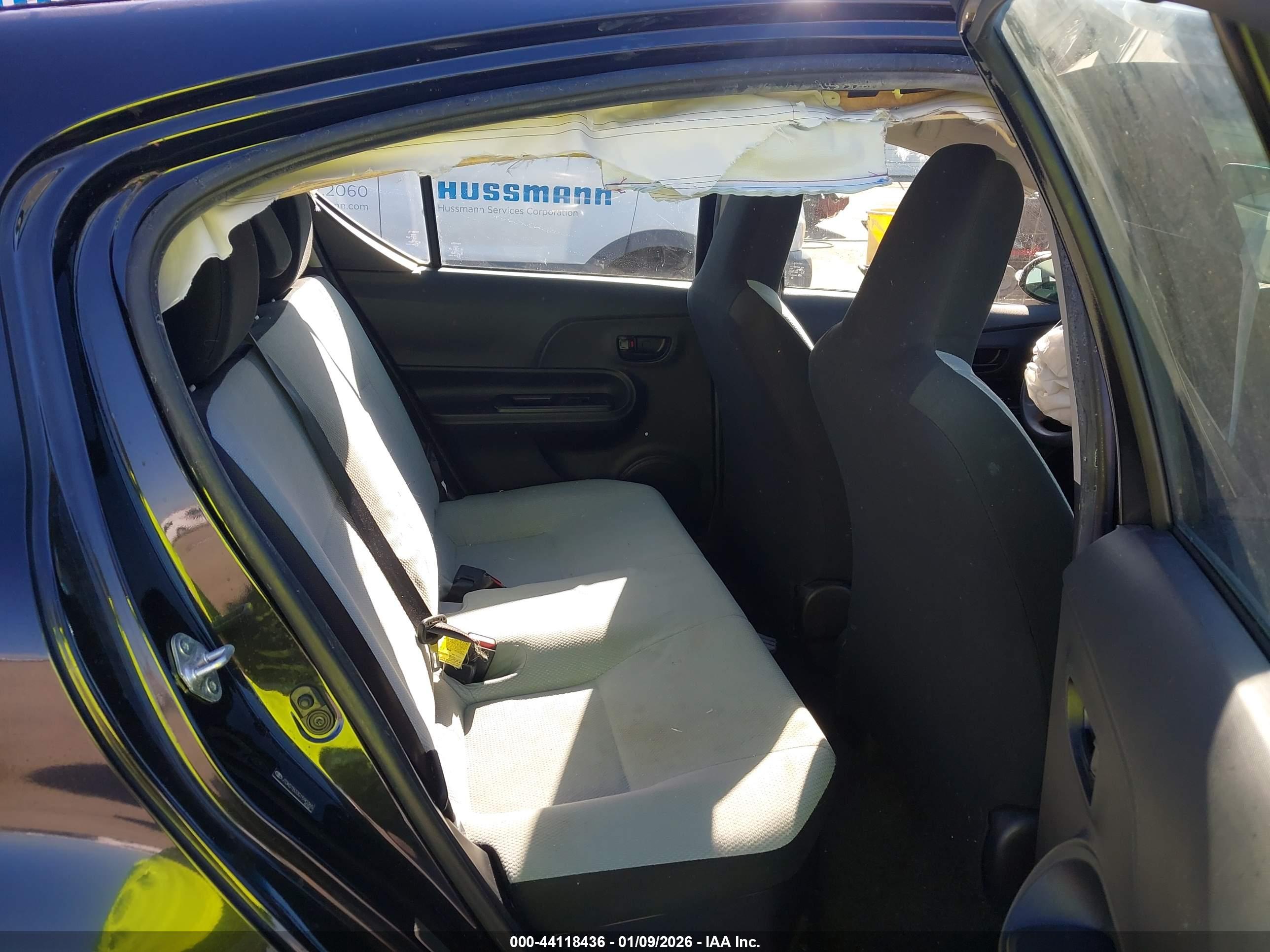 TOYOTA PRIUS image 8