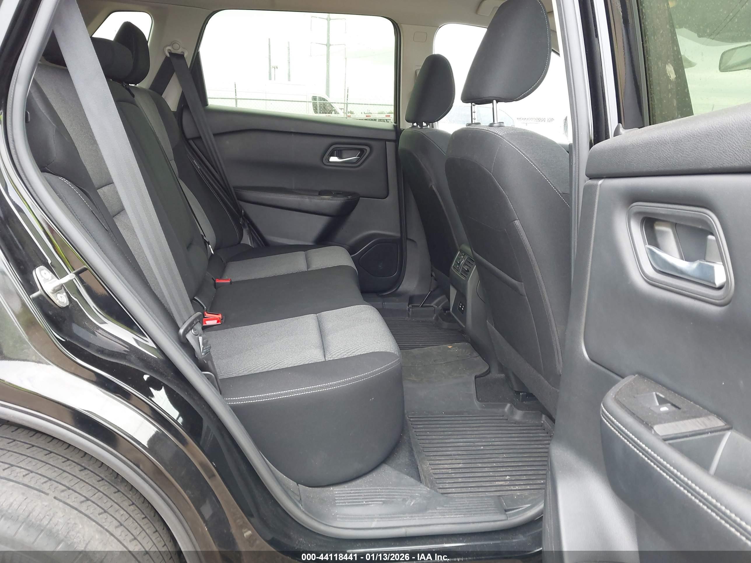 NISSAN ROGUE image 8