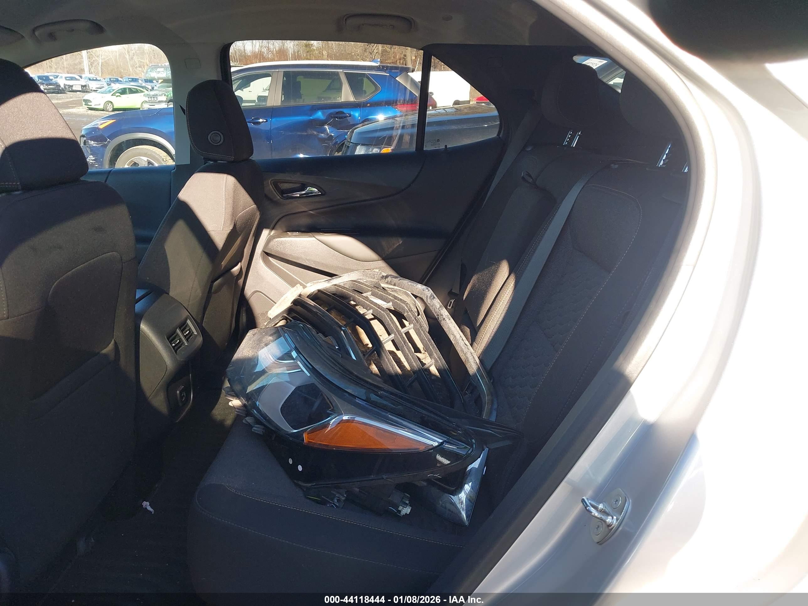 CHEVROLET EQUINOX image 8