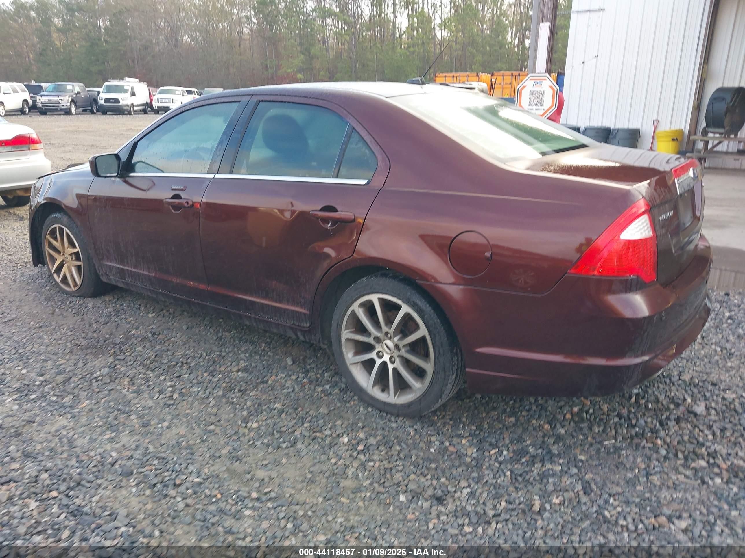 FORD FUSION image 3