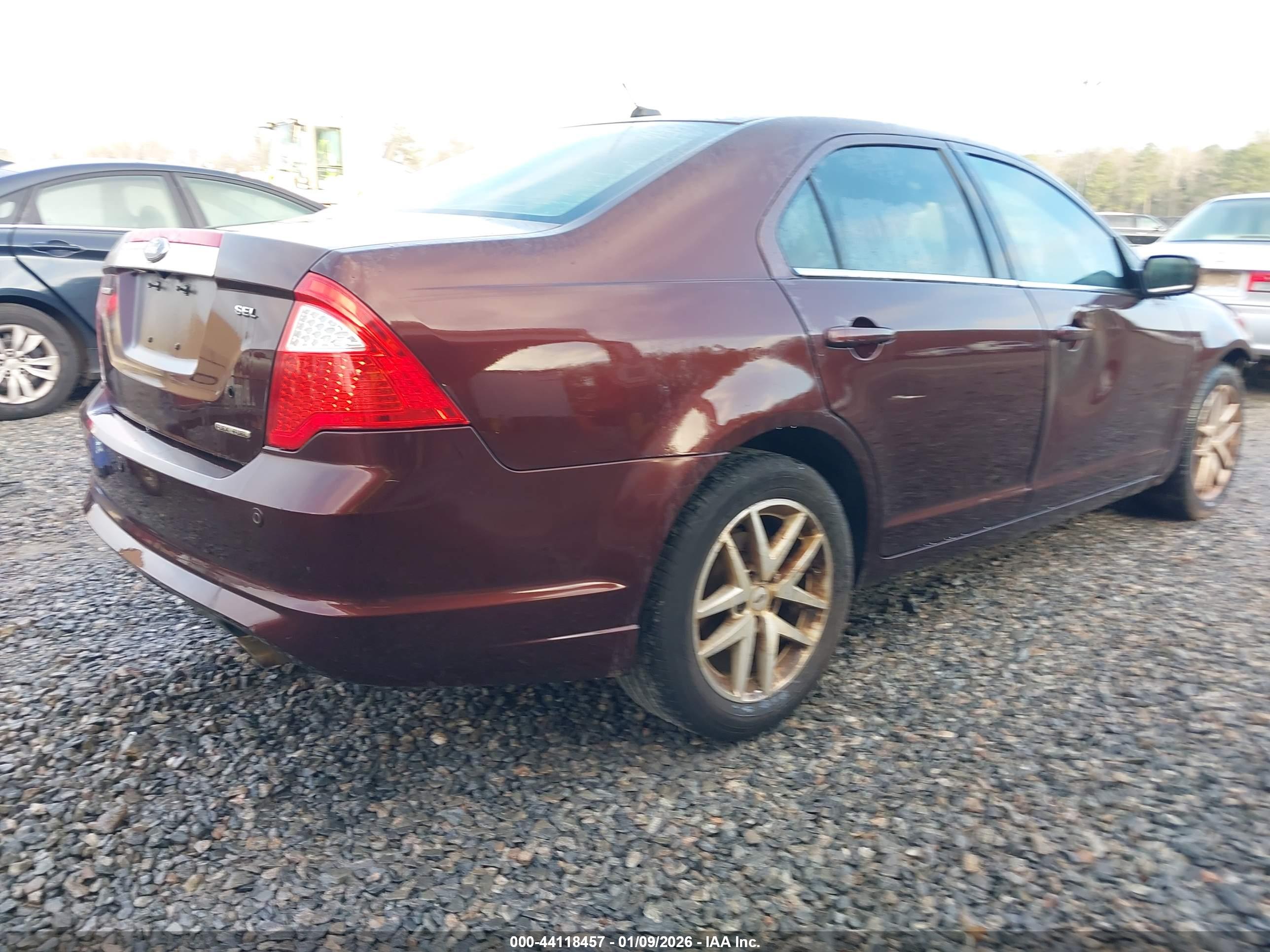 FORD FUSION image 4