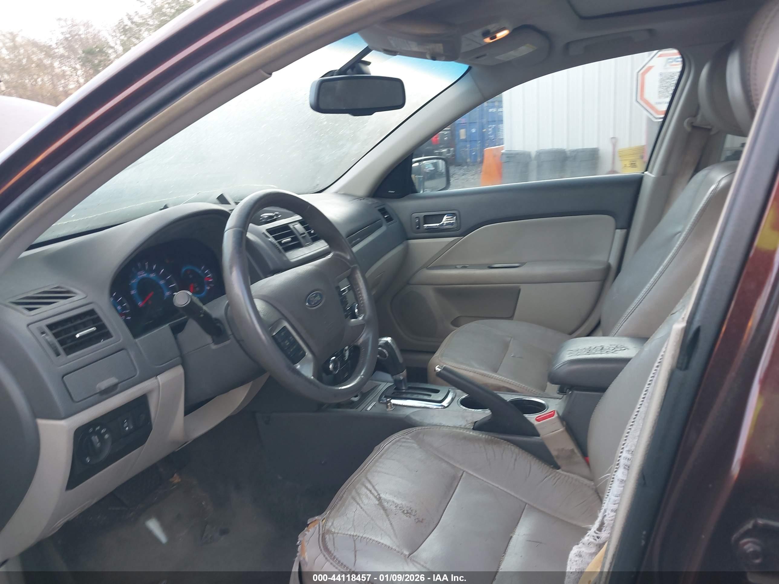 FORD FUSION image 5