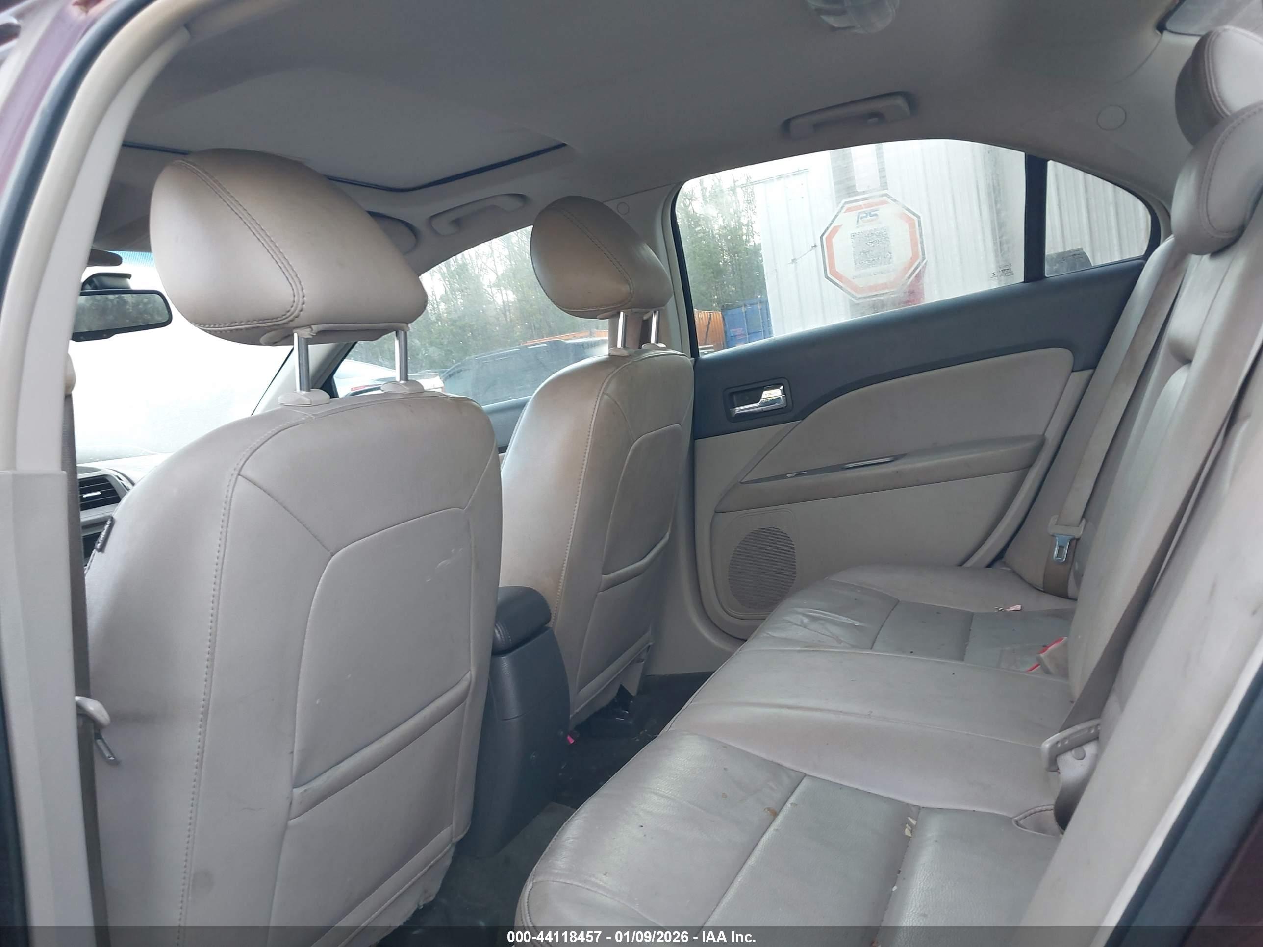 FORD FUSION image 8