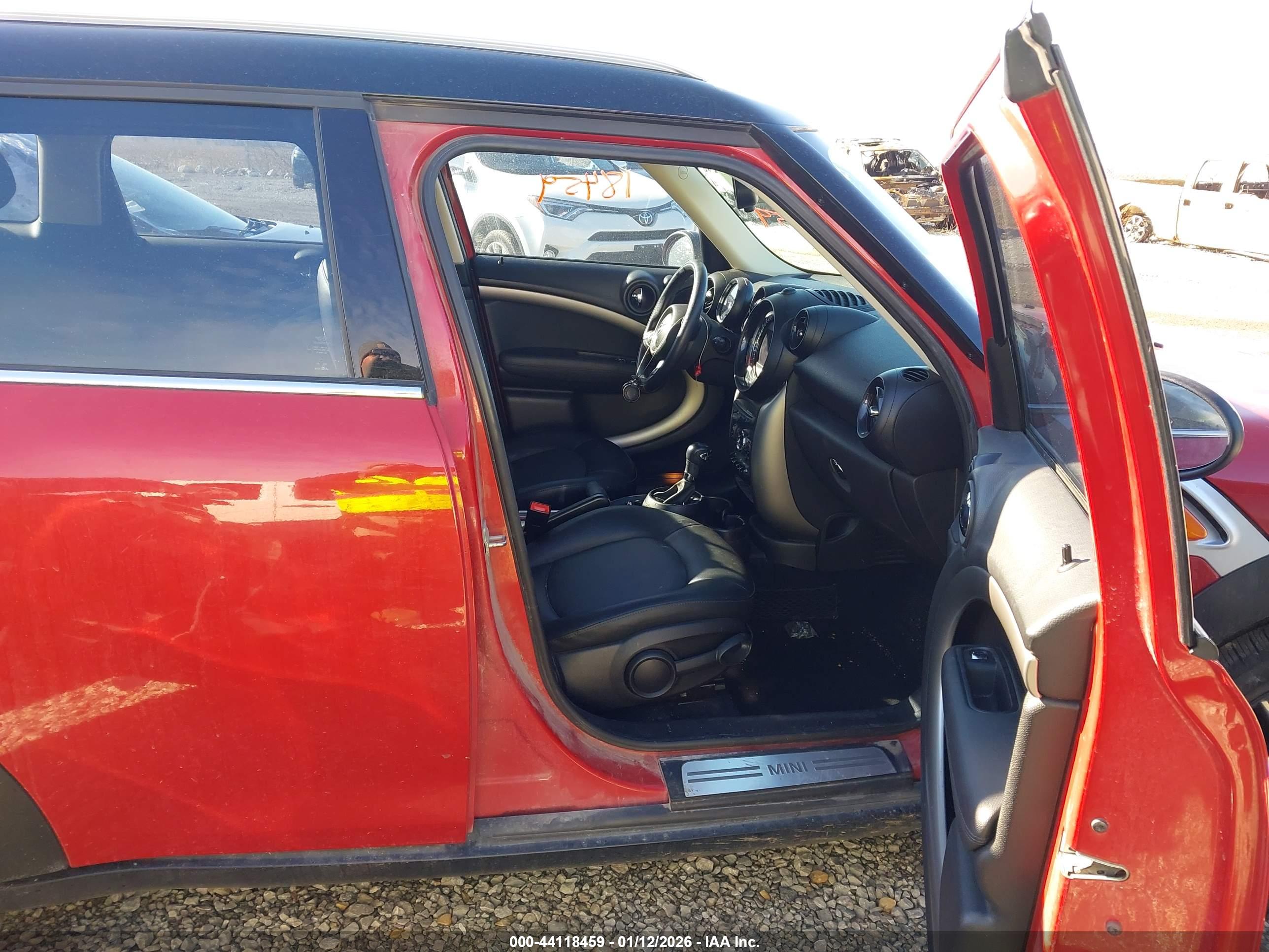 MINI COUNTRYMAN image 5