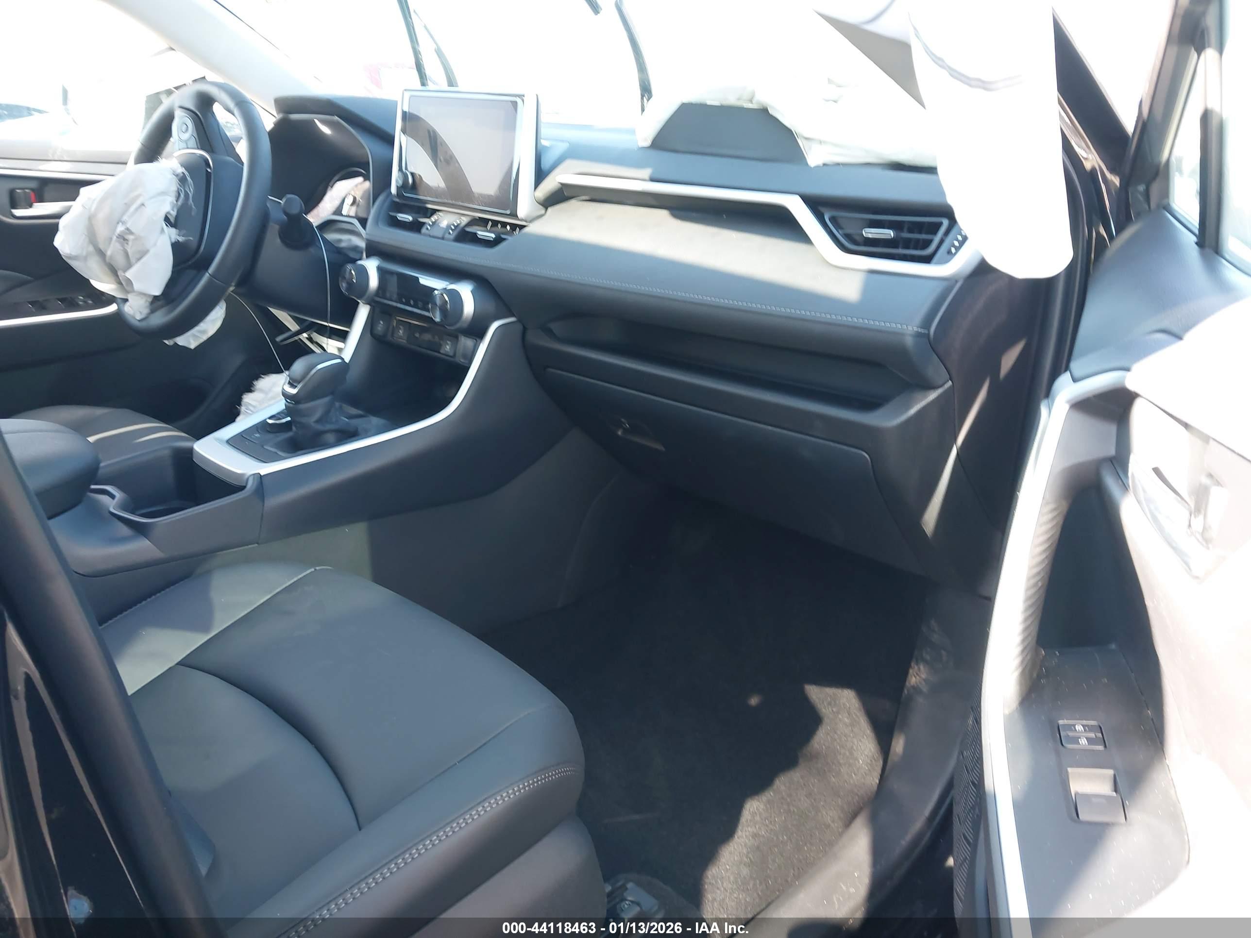 TOYOTA RAV4 image 5