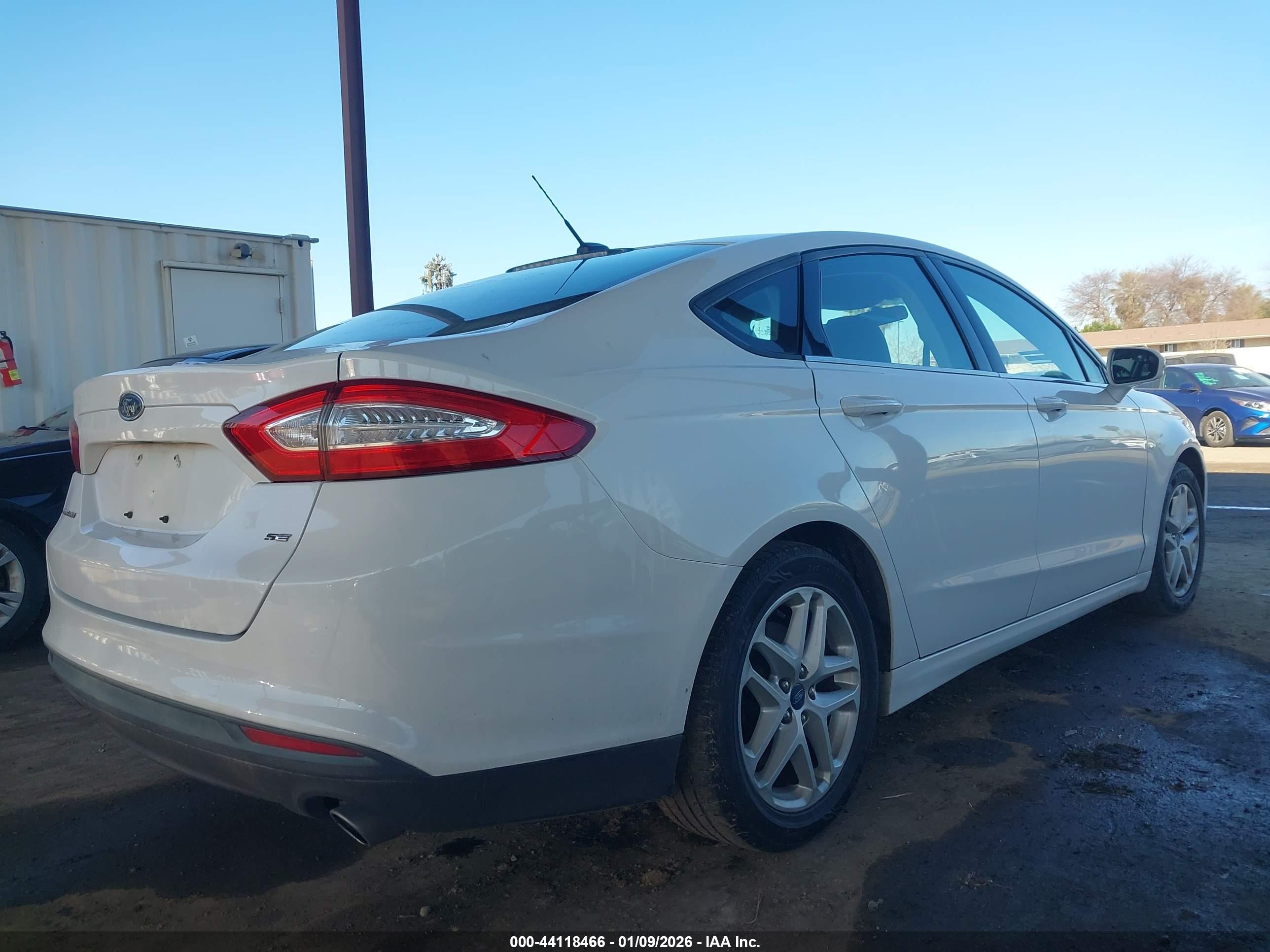 FORD FUSION image 4