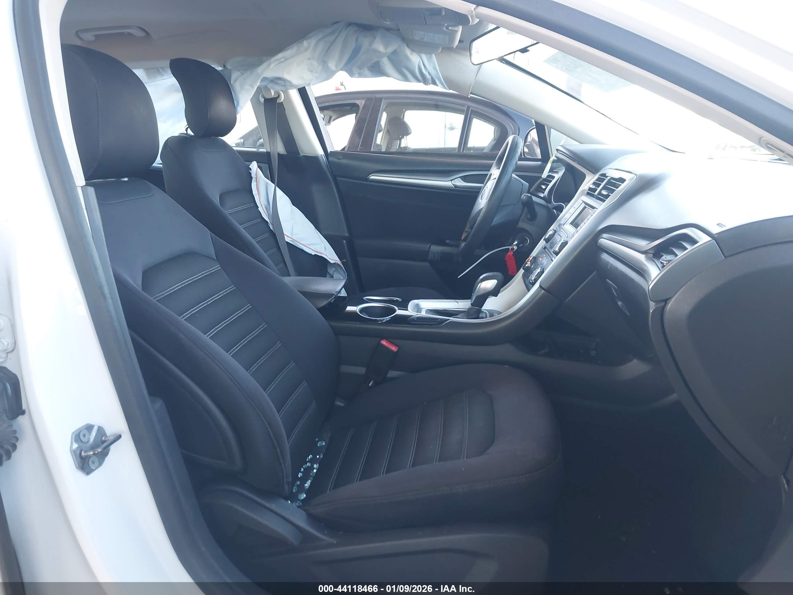 FORD FUSION image 5