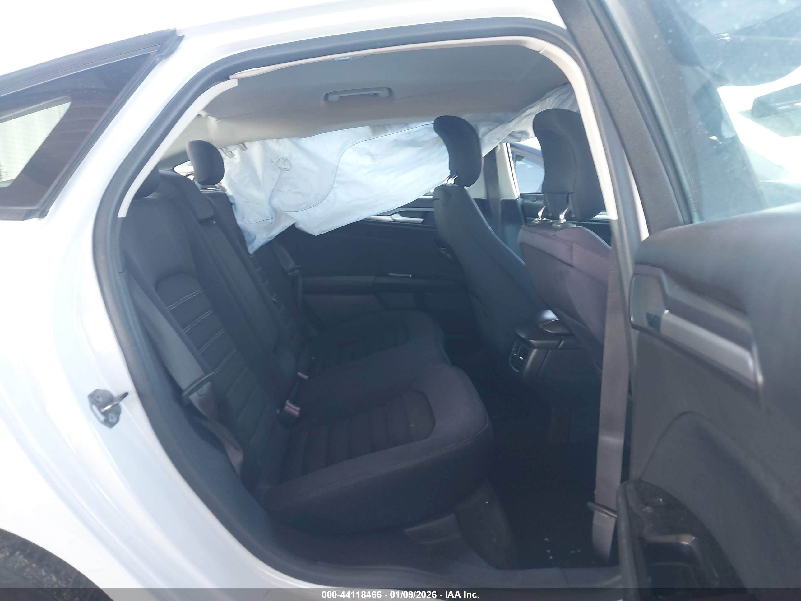 FORD FUSION image 8