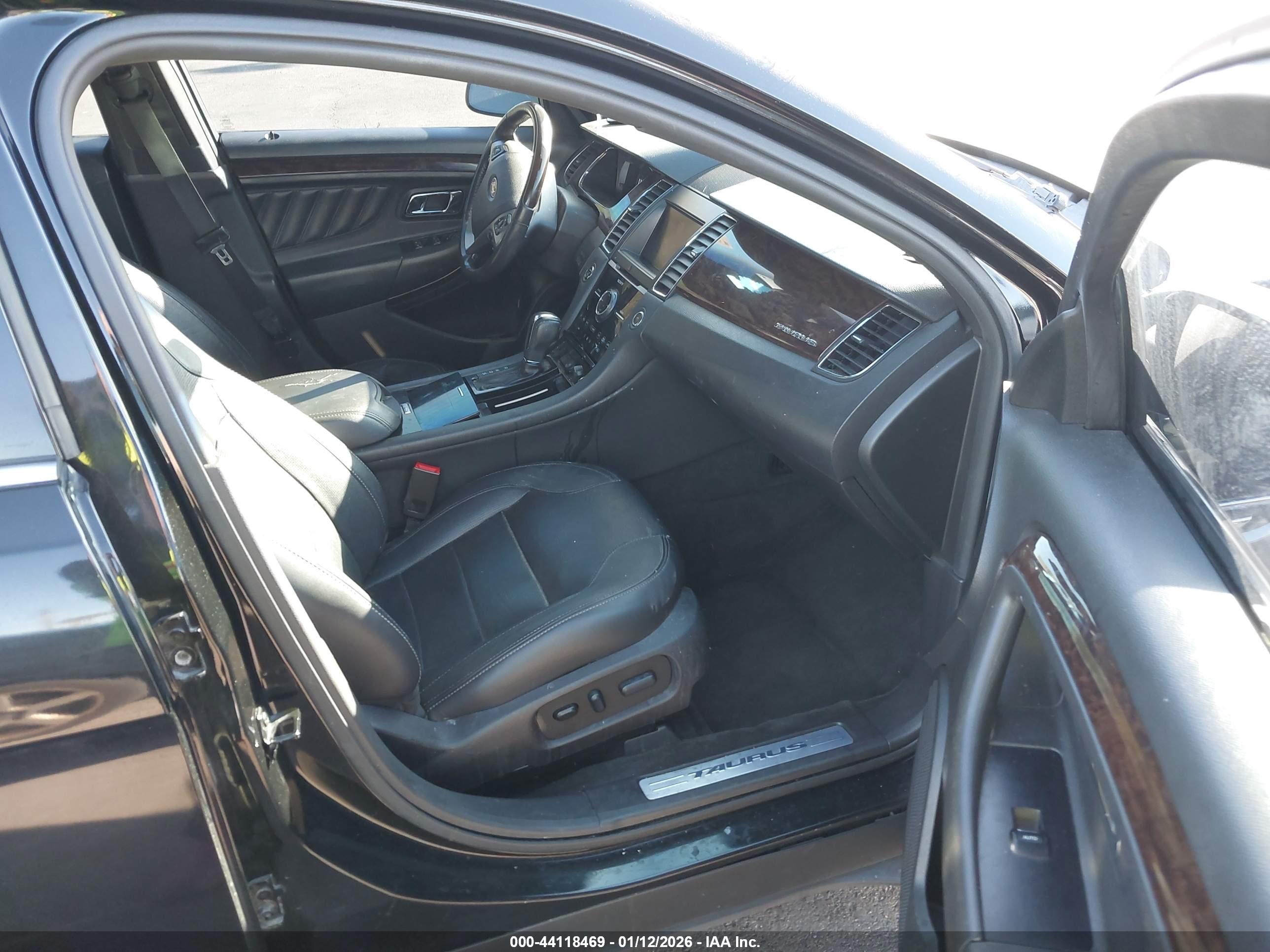 FORD TAURUS image 5