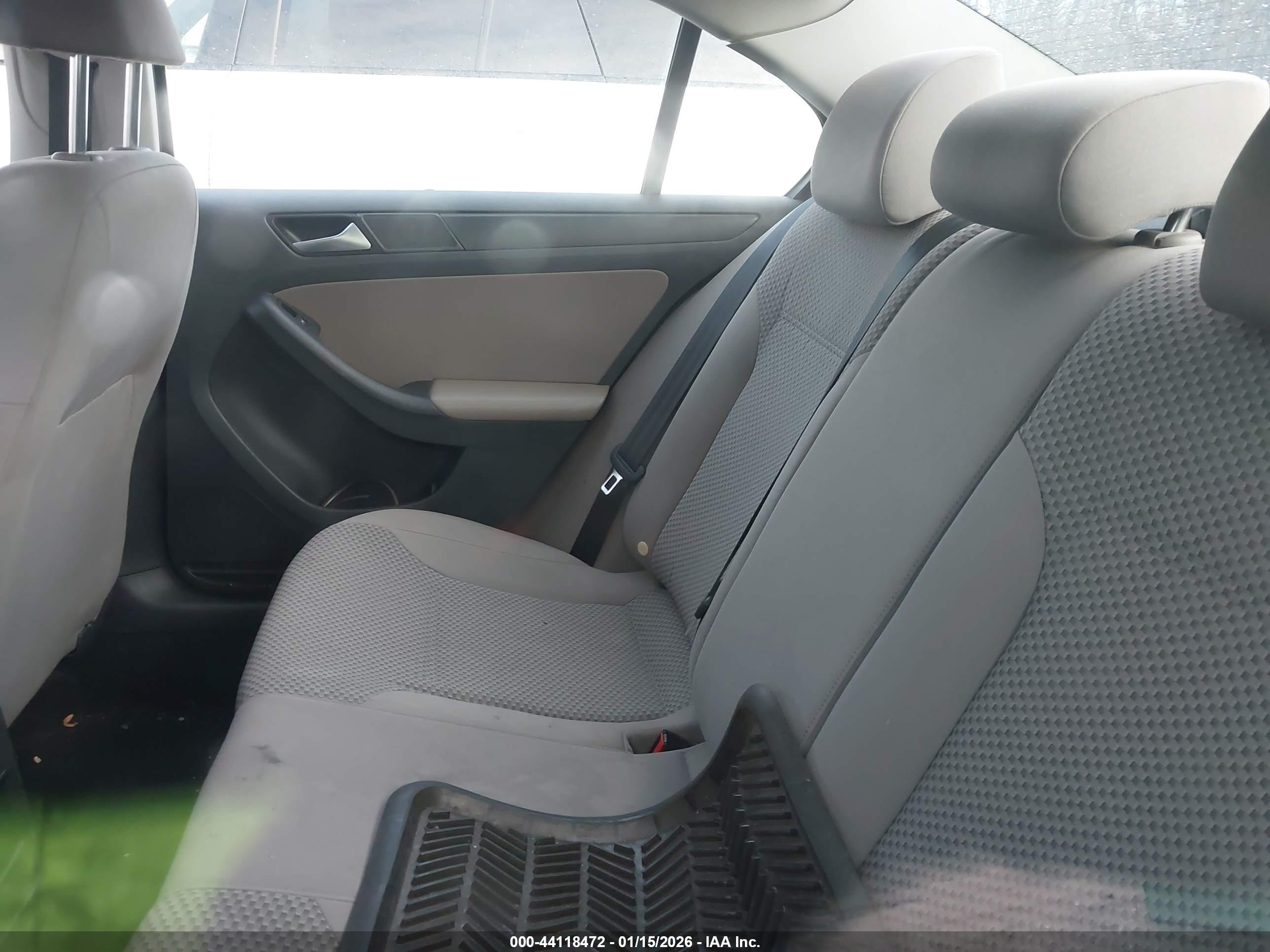 VOLKSWAGEN JETTA image 8