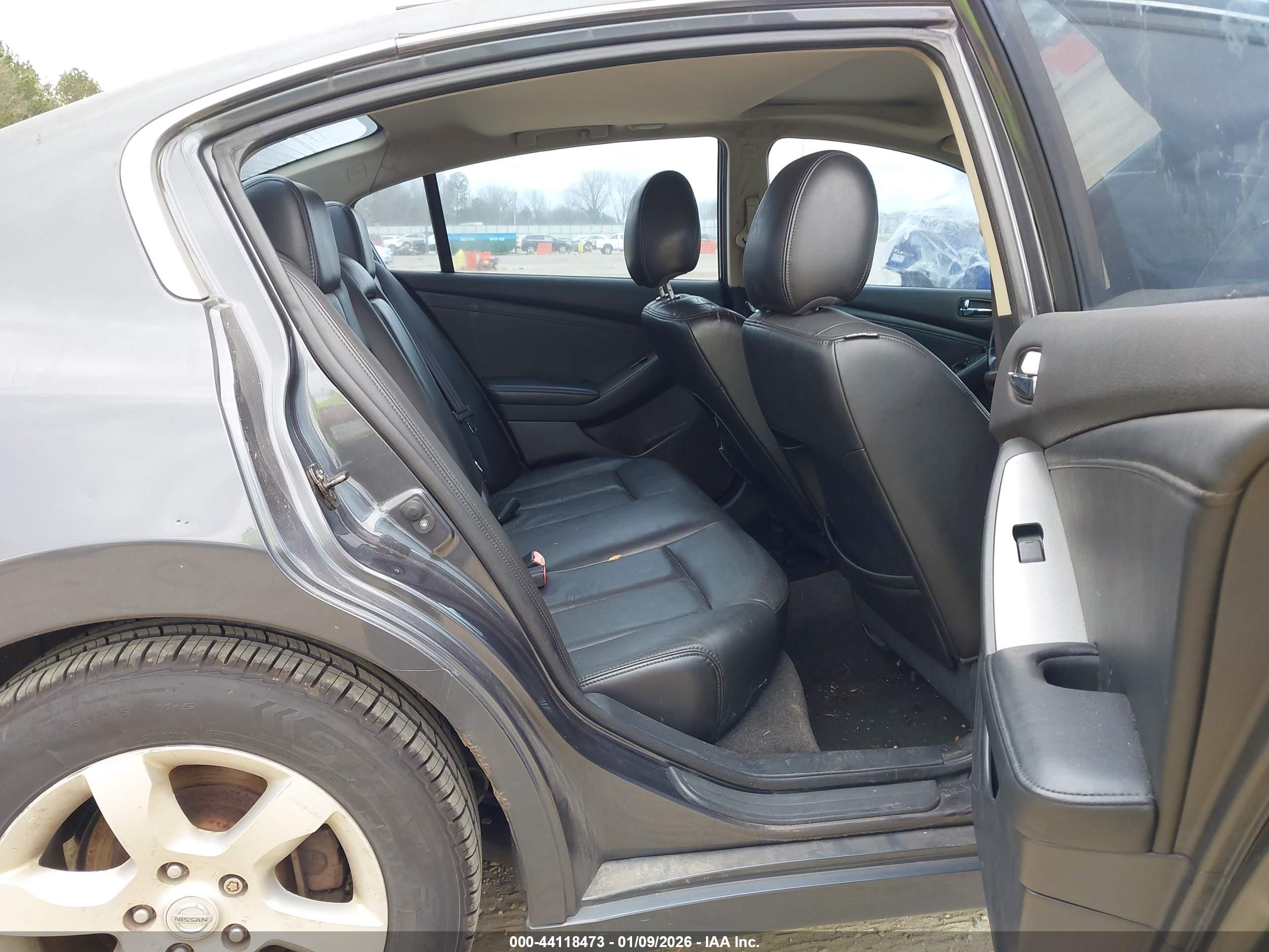 NISSAN ALTIMA image 8