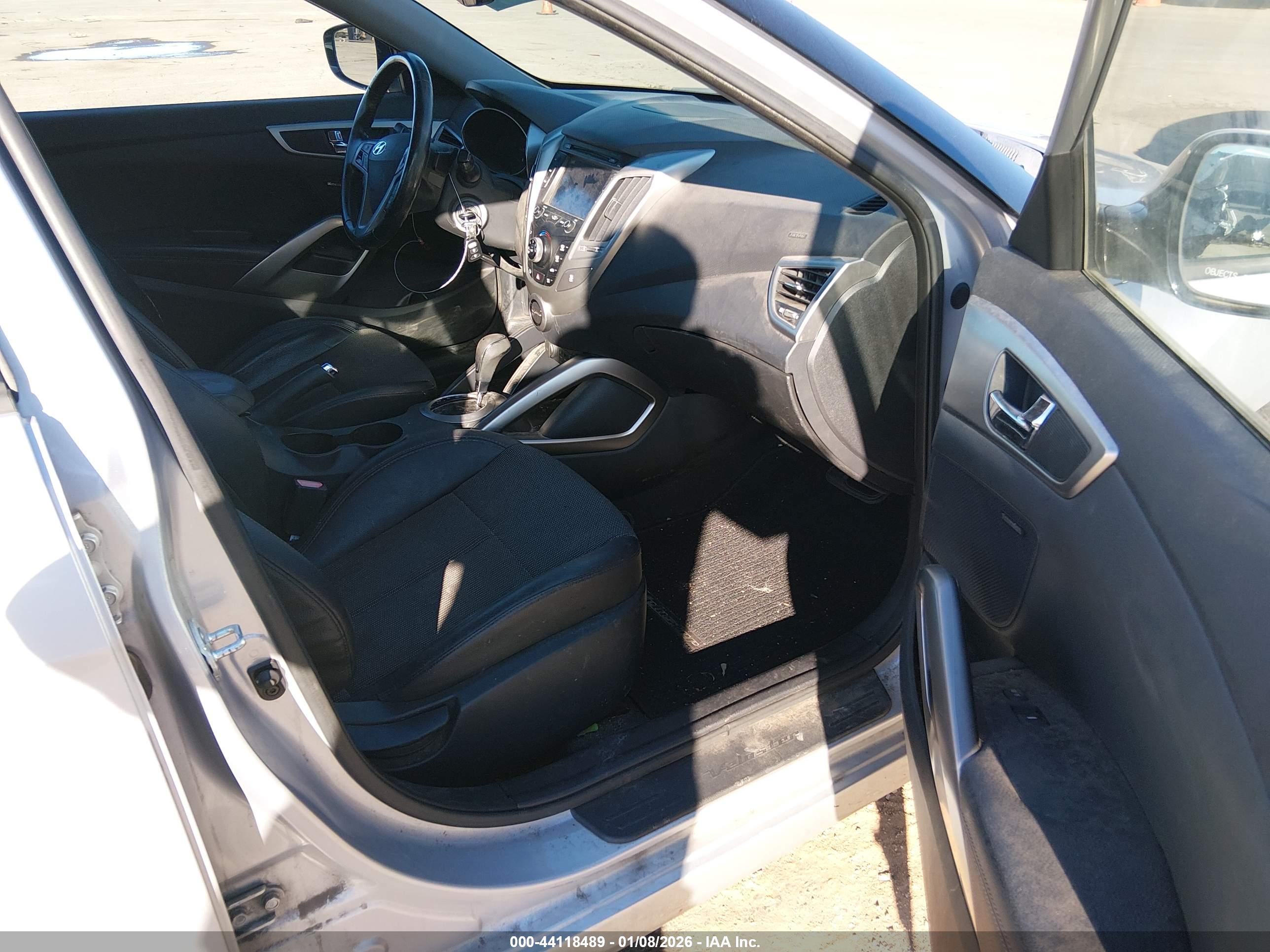 HYUNDAI VELOSTER image 5